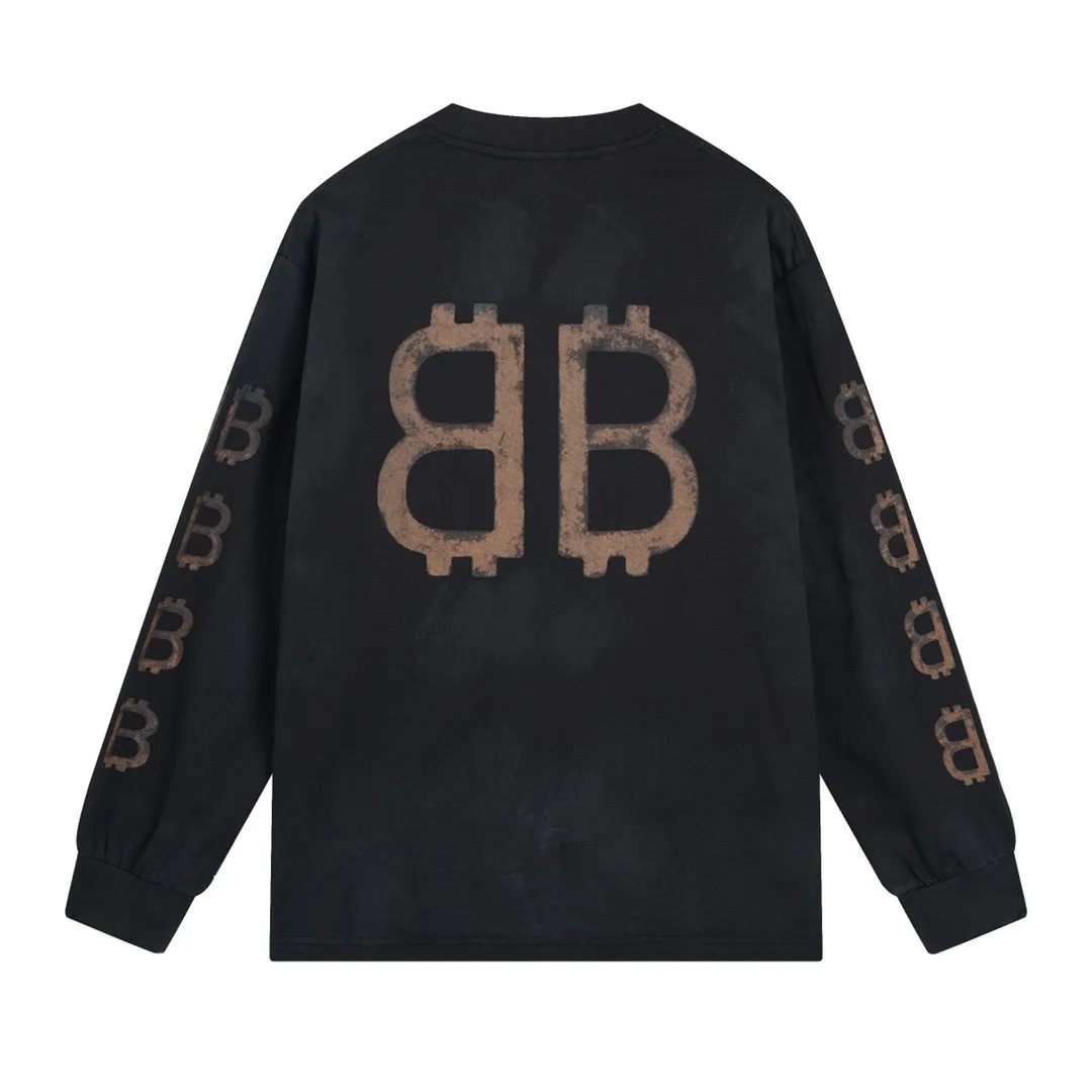 🅿️220 detailed pictures [Top version. Official website quality] BALENCI*GA/Paris. 2023 latest mud hand-painted worn distressed long-sleeved T-shirt. Brick cabinet synchronization. ⚠️Difference between market currency, genuine development, worn. Hand-painted consistent with ZP,‼ ️The fabric is made of Paris ZP custom-woven and dyed 100% double yarn compact cotton. The weight is 260 grams. The cloth surface is clean. The cloth pattern is clear, soft and comfortable. The threads are dyed with no color difference. Ready-made garments are hand-painted, worn, and distressed, with heavy craftsmanship. Comparisons welcome. The version adopts OS loose shoulder design. Same style for men and women. Code: BL225006 Color: black blue, off-white Size: XS S M L