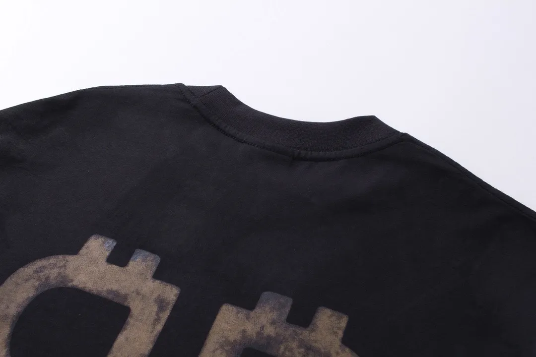 🅿️220 detailed pictures [Top version. Official website quality] BALENCI*GA/Paris. 2023 latest mud hand-painted worn distressed long-sleeved T-shirt. Brick cabinet synchronization. ⚠️Difference between market currency, genuine development, worn. Hand-painted consistent with ZP,‼ ️The fabric is made of Paris ZP custom-woven and dyed 100% double yarn compact cotton. The weight is 260 grams. The cloth surface is clean. The cloth pattern is clear, soft and comfortable. The threads are dyed with no color difference. Ready-made garments are hand-painted, worn, and distressed, with heavy craftsmanship. Comparisons welcome. The version adopts OS loose shoulder design. Same style for men and women. Code: BL225006 Color: black blue, off-white Size: XS S M L