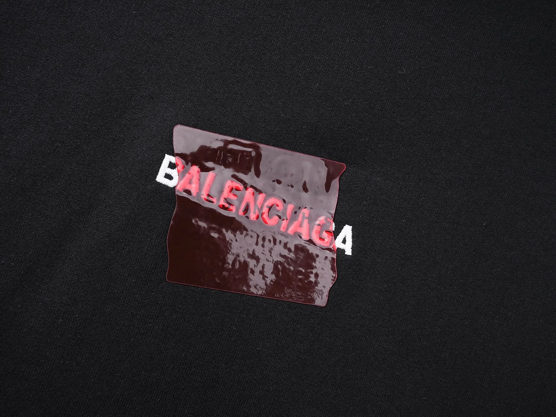 🅿️320 real photos [Top version. Official website quality] BALENCI*GA/Paris #2025 autumn and winter new style front and rear letter LOGO embroidered tape taped hooded sweatshirt. Full sense of design, welcome to compare. The fabric is made of Paris ZP custom-woven and dyed cotton sweatshirt. The weight is 460 grams. The cloth surface is clean. The cloth pattern is clear, soft and comfortable. The threads are dyed with no color difference. The classic letter LOGO is embroidered with imported Tajima embroidery machine. The tape is stamped with imported transparent glue. The effect is three-dimensional. Restore the brick cabinet, adopt OS loose shoulder style. Same style for men and women. Code: BL259910 Color: black, sky blue Size: XS S M L