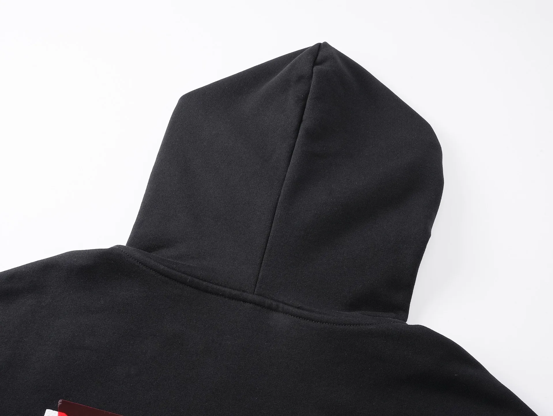 🅿️320 real photos [Top version. Official website quality] BALENCI*GA/Paris #2025 autumn and winter new style front and rear letter LOGO embroidered tape taped hooded sweatshirt. Full sense of design, welcome to compare. The fabric is made of Paris ZP custom-woven and dyed cotton sweatshirt. The weight is 460 grams. The cloth surface is clean. The cloth pattern is clear, soft and comfortable. The threads are dyed with no color difference. The classic letter LOGO is embroidered with imported Tajima embroidery machine. The tape is stamped with imported transparent glue. The effect is three-dimensional. Restore the brick cabinet, adopt OS loose shoulder style. Same style for men and women. Code: BL259910 Color: black, sky blue Size: XS S M L