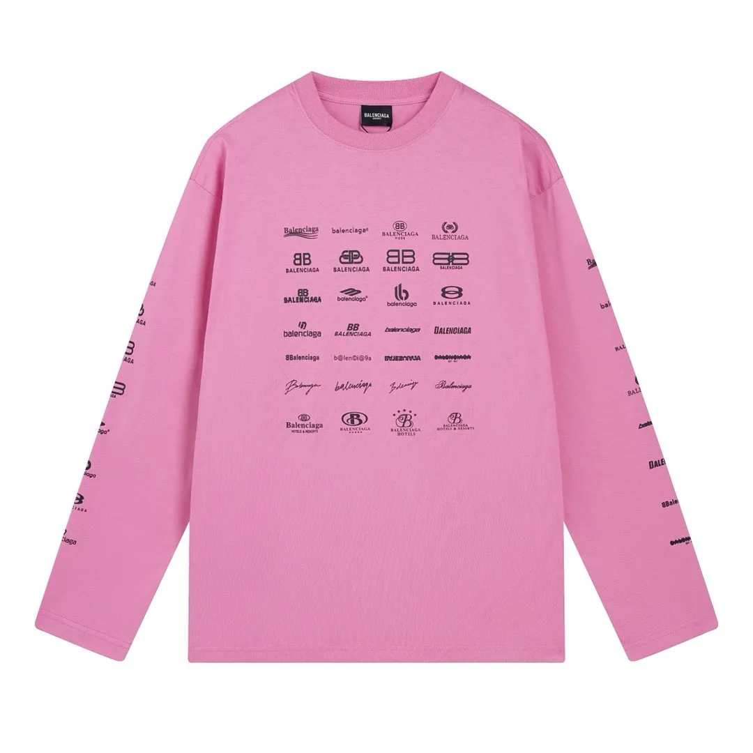 🅿️200 real photos [Top version. Official website quality] BALENCI*GA/Paris BALENCI*GA# 2024 spring and summer new style, printed with classic LOGO collection long-sleeved T-shirt. 2024 spring and summer new product. Brick cabinet synchronization. Welcome to compare. The fabric is made of Paris ZP custom-woven and dyed 100% cotton double yarn compact cotton. The weight is 260 grams, the cloth surface is clean, the cloth texture is clear, soft and comfortable. The color fastness is good. It is not easy to change color. The threads are woven and dyed with no color difference. The printing uses imported environmentally friendly rubber paddles, precision stencils, fine LOGO letters, clear letters, no burrs, and a three-dimensional effect. Restore brick cabinet. The version adopts OS loose shoulder style. Same style for men and women. Code: BL225005 Color: black, beige, pink, smoky gray, white Size: XS S M L