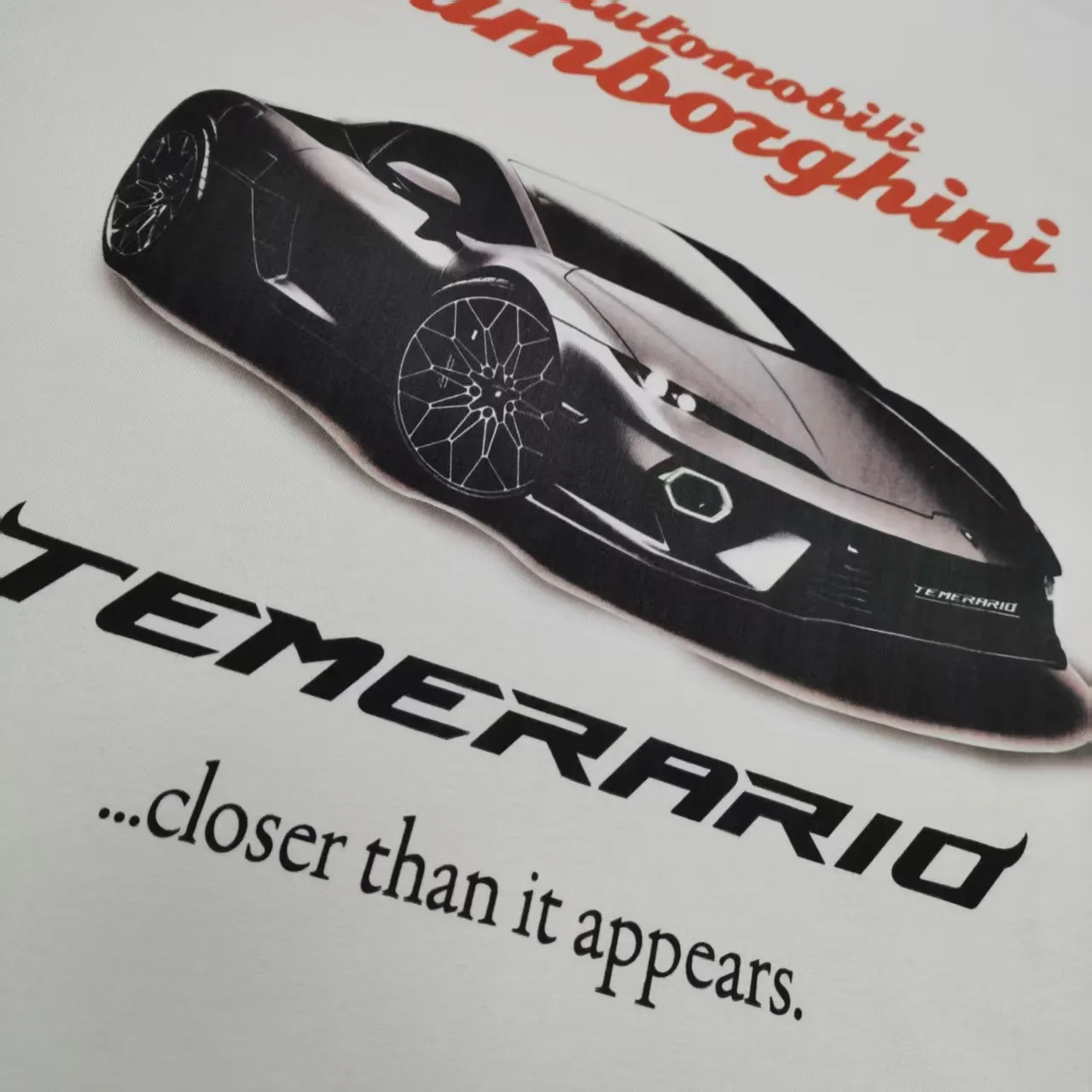 [Top version. Official website quality] BALENCI*GA/Paris co-branded Lamborghini Lamborghini front and back left and right sleeves direct-injection printed short-sleeved T-shirt # SS25 latest model. Research and development at the first time, different market currencies. Comparisons welcome. The fabric is made of Paris ZP custom-woven and dyed cotton double yarn. Weighing 260 grams, the cloth surface is clean. The cloth pattern is clear, soft and comfortable. The threads are dyed with no color difference. Printing adopts computer direct printing. The pattern letters are clear, three-dimensional and without burrs. Jubie market produces pictures based on pictures. Welcome to compare. The version adopts OS loose shoulder design. Same style for men and women. Color: white gray, black. Size: XS S M L P: 260