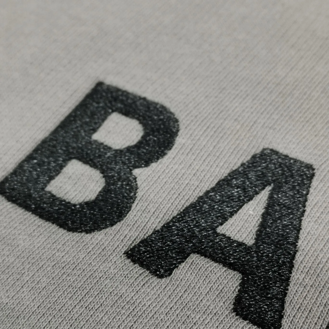 Additional details - the top version of BALENCIAGA with large LOGO basic letters on the back, pure cotton loose, same style for male and female couples, high-end embroidered cotton hoodie, hooded sweatshirt, the god of simplicity in Paris, a volume sought after by many stars. Lisa’s favorite basic short-sleeved Paris style, which has a very high appearance rate. Wear alone, paired with jeans, shorts, and sweatpants, it's a versatile style. Xiaohongshu, a hot item on INS, a must-have for Paris fans.  Using Tajima embroidery technology imported from Japan, the printing looks very three-dimensional and full, with no threads. Regardless of the size, the front and back letters can be expressed perfectly! The fabric is made of 460g pure cotton combed terry fabric!  A complete set of customized tags, collar tags, washed, plastic bags, and most importantly, a complete set of bags, tag codes, and codes are all authentic.  Color: mint green dark brown Size: XS-L P:450