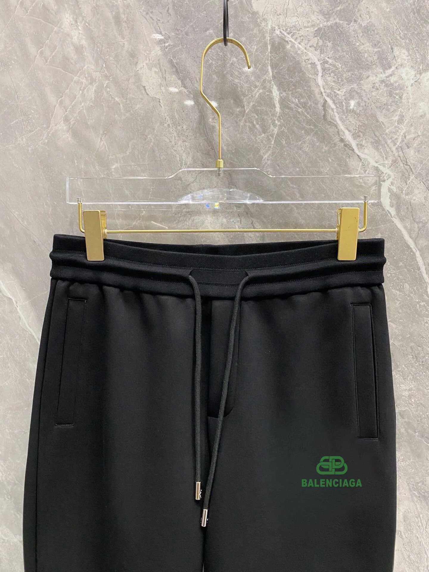 🅿️420 [BALENCIAGA] (Gospel for Fatty) hot-selling suit is coming. Focus on the original version of the official website. 2025 new hot-selling cardigan and sweatshirt suit. The original order is hard to buy🇭🇰. It is the meticulous work of top designers. It has a fitting and perfect upper body effect. All-natural high-quality Roman cotton 100%, close-fitting comfort, noble and elegant! Original hardware embodies elegance and nobility! Counter size: M-5XL (maximum wear up to 220 pounds)