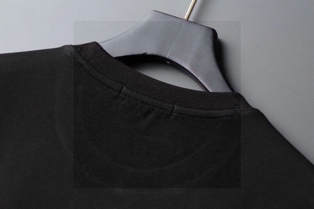 🅿️220 brand [BALENCIAGA] (good news for fat people) 2025ss autumn latest long-sleeved round-neck sweatshirt, available simultaneously on the official website. Refreshing and breathable. Made of top Tencel Roman. Comfortable and soft. 3D stereoscopic clarity. Super fashion sense. Great gift for personal use. Size: M-5XL (can wear up to 220 pounds)