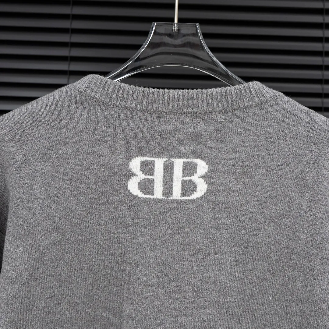 🅿️320 Style: BLA Balenciaga Double B knitted long-sleeved sweater Size: S-XXL Fabric: Wool blend Accessories: Full set of customized original accessories No gender distinction, same style for men and women