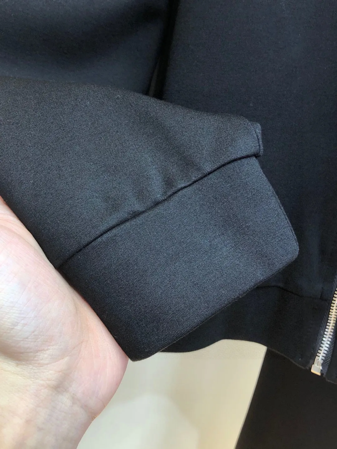 🅿️420 [BALENCIAGA] (Gospel for Fatty) hot-selling suit is coming. Focus on the original version of the official website. 2025 new hot-selling cardigan and sweatshirt suit. The original order is hard to buy🇭🇰. It is the meticulous work of top designers. It has a fitting and perfect upper body effect. All-natural high-quality Roman cotton 100%, close-fitting comfort, noble and elegant! Original hardware embodies elegance and nobility! Counter size: M-5XL (maximum wear up to 220 pounds)