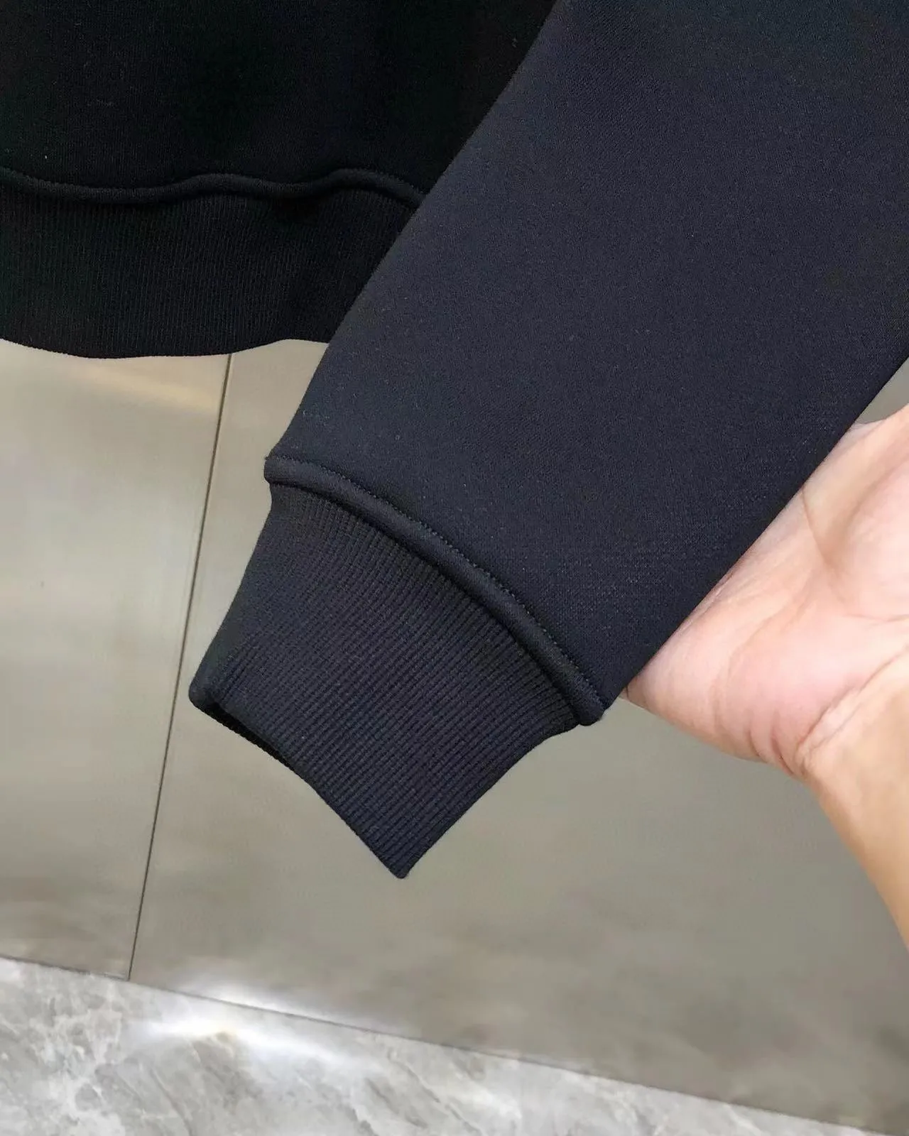 🅿️380 direct batch [BALENCIAGA] (Fat Man’s Gospel) hot-selling suit is coming. Focus on the original version of the official website. 2025 new hot-selling sweatshirt suit. The original order is the best. 🇭🇰The meticulous work of top designers. Just for a fitting and perfect upper body effect. 100% natural high-quality Roman cotton, close-fitting comfort, noble and elegant! Original hardware embodies elegance and nobility! Counter size: M-5XL (maximum wear up to 220 pounds)