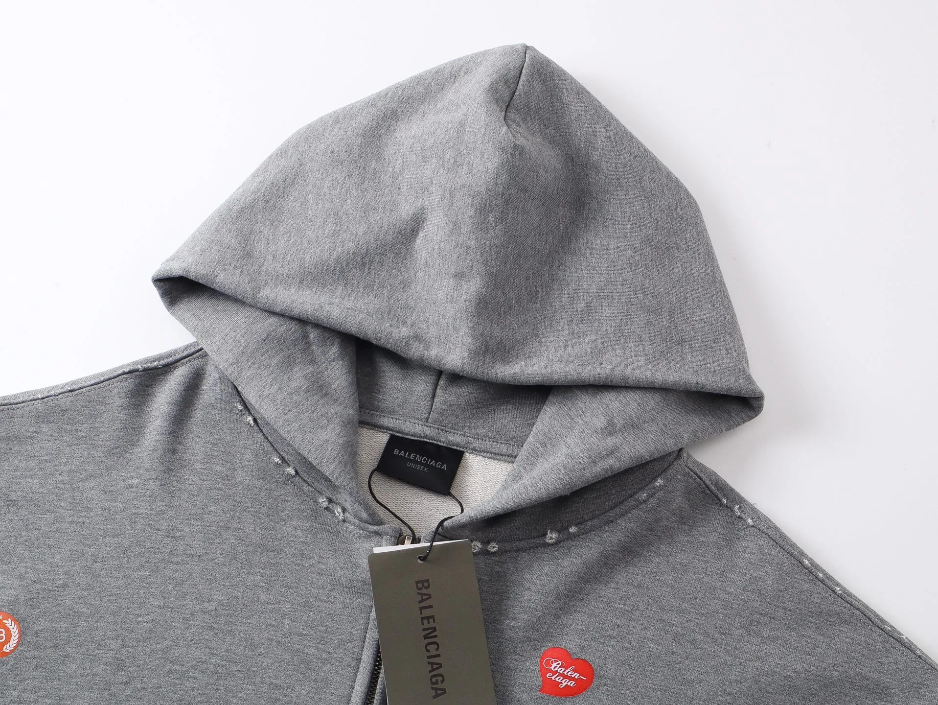 🅿️420 Real photos [Top version. Official website quality] BALENCI*GA/Paris #2025 autumn and winter new style. Fruit pattern Vintage all over embossed washed and distressed hooded sweatshirt. The fabric is made of Paris ZP custom-woven and dyed cotton sweatshirt. Weighing 460 grams, the cloth surface is clean. The cloth pattern is clear, soft and comfortable. The threads are dyed with no color difference. The pattern printing uses environmentally friendly imported glue and computer inkjet printing. The pattern is clear, no burrs, and has a strong three-dimensional effect. The garments are washed and worn. All colors are synchronized with the brick cabinets, custom woven and dyed, and will not fade. Different market currencies. The version adopts OS loose shoulder design. Same style for men and women. Code: BL259907 Color: floral gray, pink Size: XS S M L