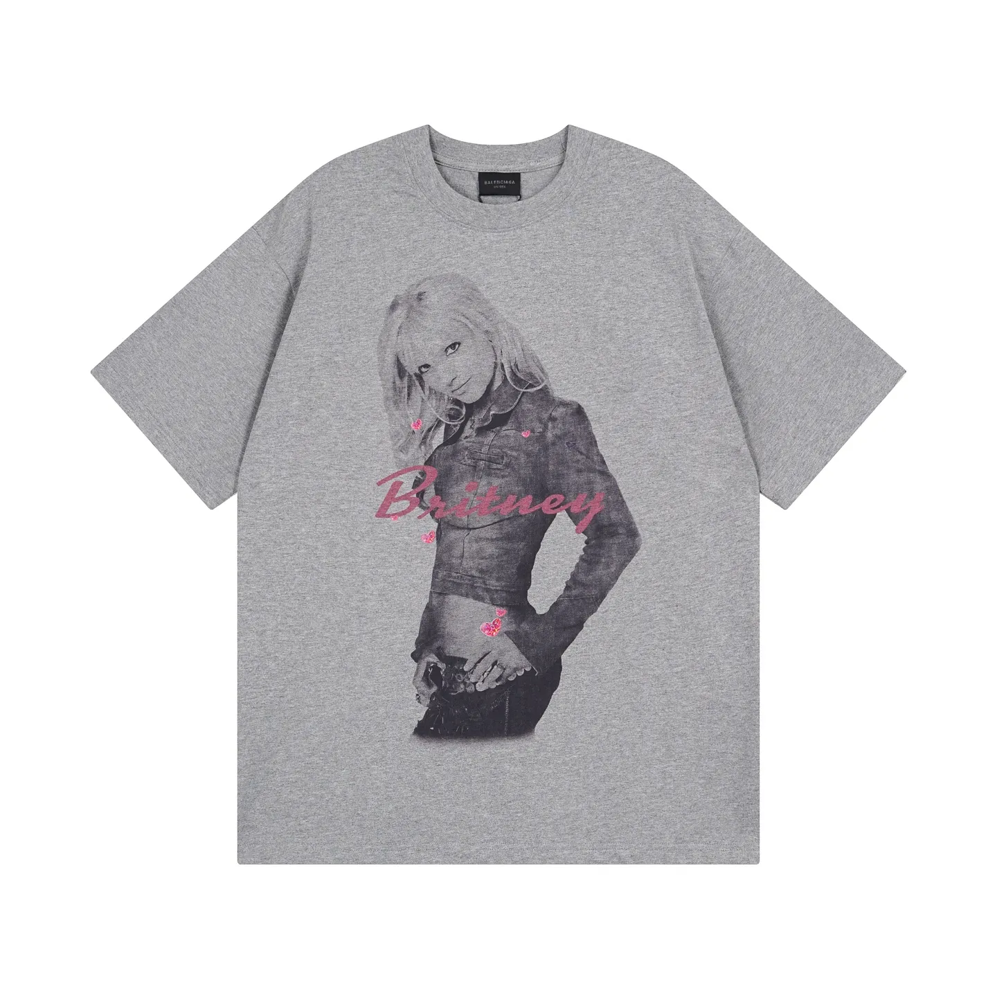 🅿️206 Actual pictures [Top version. Official website quality] BALENCI*GA/26 new model. Balenciaga Music |Britney Series limited edition music cooperation series, front and back direct-print printing, hot diamonds, washed and distressed short-sleeved T-shirt #SS26 latest style. Research and development at the first time, different market currencies. Comparisons welcome. The fabric is made of Paris ZP custom-woven and dyed cotton double yarn. Weighing 260 grams, the cloth surface is clean. The cloth pattern is clear, soft and comfortable. The threads are dyed with no color difference. Printing adopts computer direct printing. Garments are washed and aged. Jubie market currency. Welcome to compare. The version adopts OS loose shoulder design. Same style for men and women. Code: BL253701 Color: washed black, floral gray Size: XS S M L
