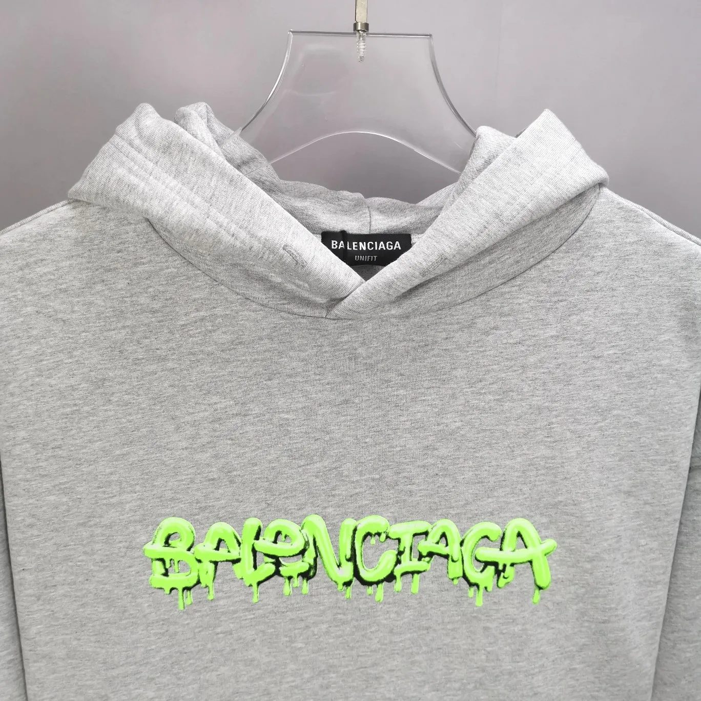 [New] The top tested version of BALENCIAGA pink jelly glue dissolved pure cotton loose breathable trendy brand male and female couples same style short-sleeved design elements are still as simple as ever, the letters on the chest are integrated with the design of melted jelly, giving an instant sense of high-end. 100% looped terry cotton fabric, pre-shrunk and washed, multi-dimensional handle. The printing is dot printing, cross-engraved lettering mold, inkjet-style heat transfer. The gel letters are first made and then fixed on the fabric through high-temperature pressing. The elements are simple and versatile. They look great in any combination. Color: black, white, light gray. Size: XS-L P:450