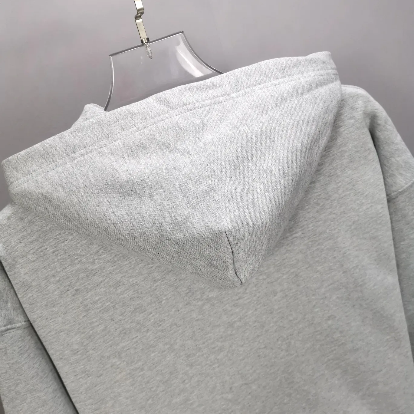 [New] The top tested version of BALENCIAGA pink jelly glue dissolved pure cotton loose breathable trendy brand male and female couples same style short-sleeved design elements are still as simple as ever, the letters on the chest are integrated with the design of melted jelly, giving an instant sense of high-end. 100% looped terry cotton fabric, pre-shrunk and washed, multi-dimensional handle. The printing is dot printing, cross-engraved lettering mold, inkjet-style heat transfer. The gel letters are first made and then fixed on the fabric through high-temperature pressing. The elements are simple and versatile. They look great in any combination. Color: black, white, light gray. Size: XS-L P:450