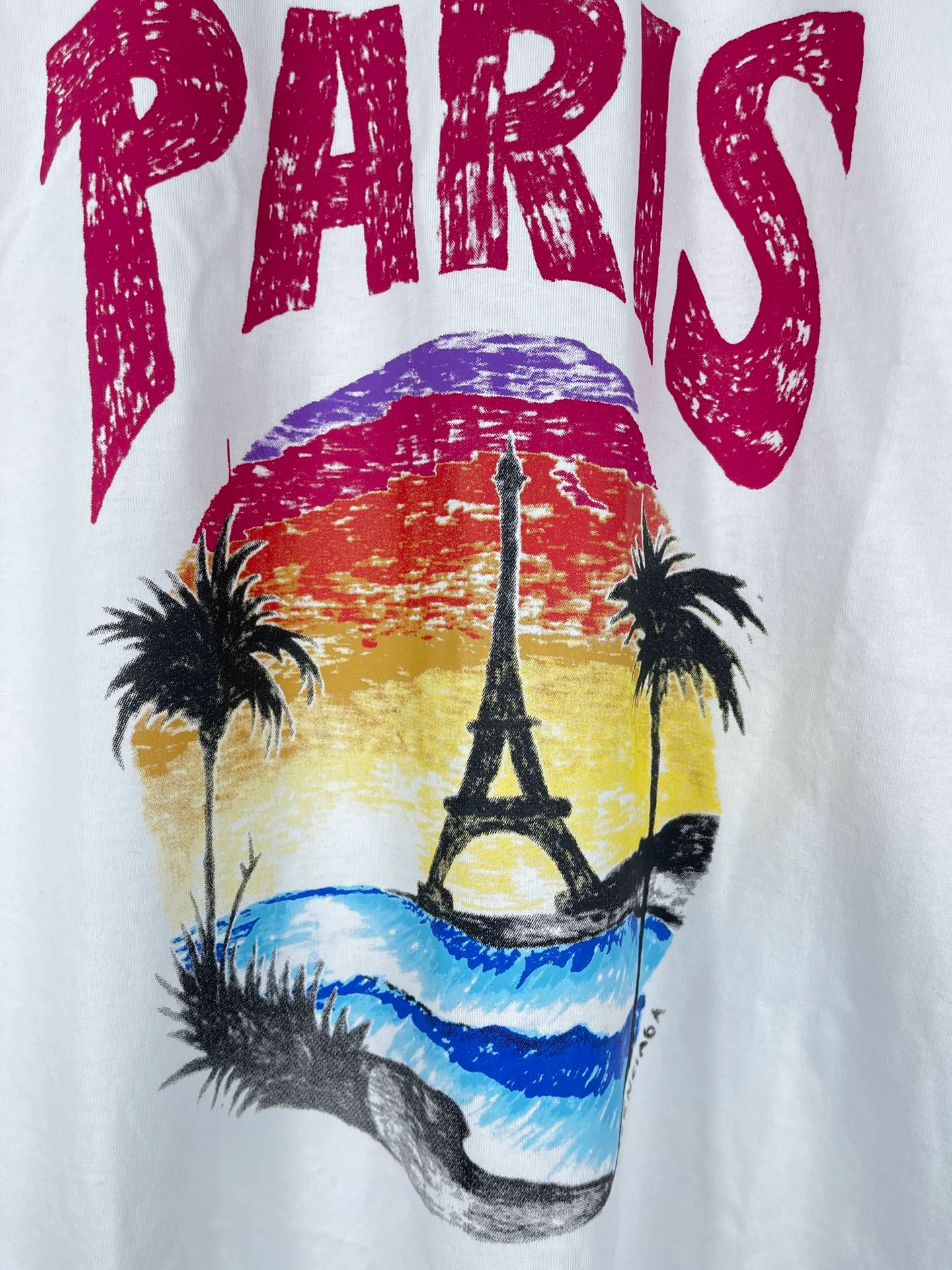 🅿️180 real photos [Top version. Official website quality] BALENCI*GA/Paris. Hawaii sunset coconut tower LOGO pattern short-sleeved T-shirt, brick cabinet synchronization. The fabric is made of Paris ZP custom-woven and dyed cotton sweatshirt. The weight is 260 grams, the cloth surface is clean. The cloth pattern is clear, soft and comfortable. The threads are dyed with no color difference. The classic pattern printing uses imported machine direct printing. The effect is three-dimensional and restores the brick cabinet. Different market currencies, welcome to compare. The version adopts OS loose shoulder design. Same style for men and women. Code: BL223218 Color: black. White. Size: XS to L