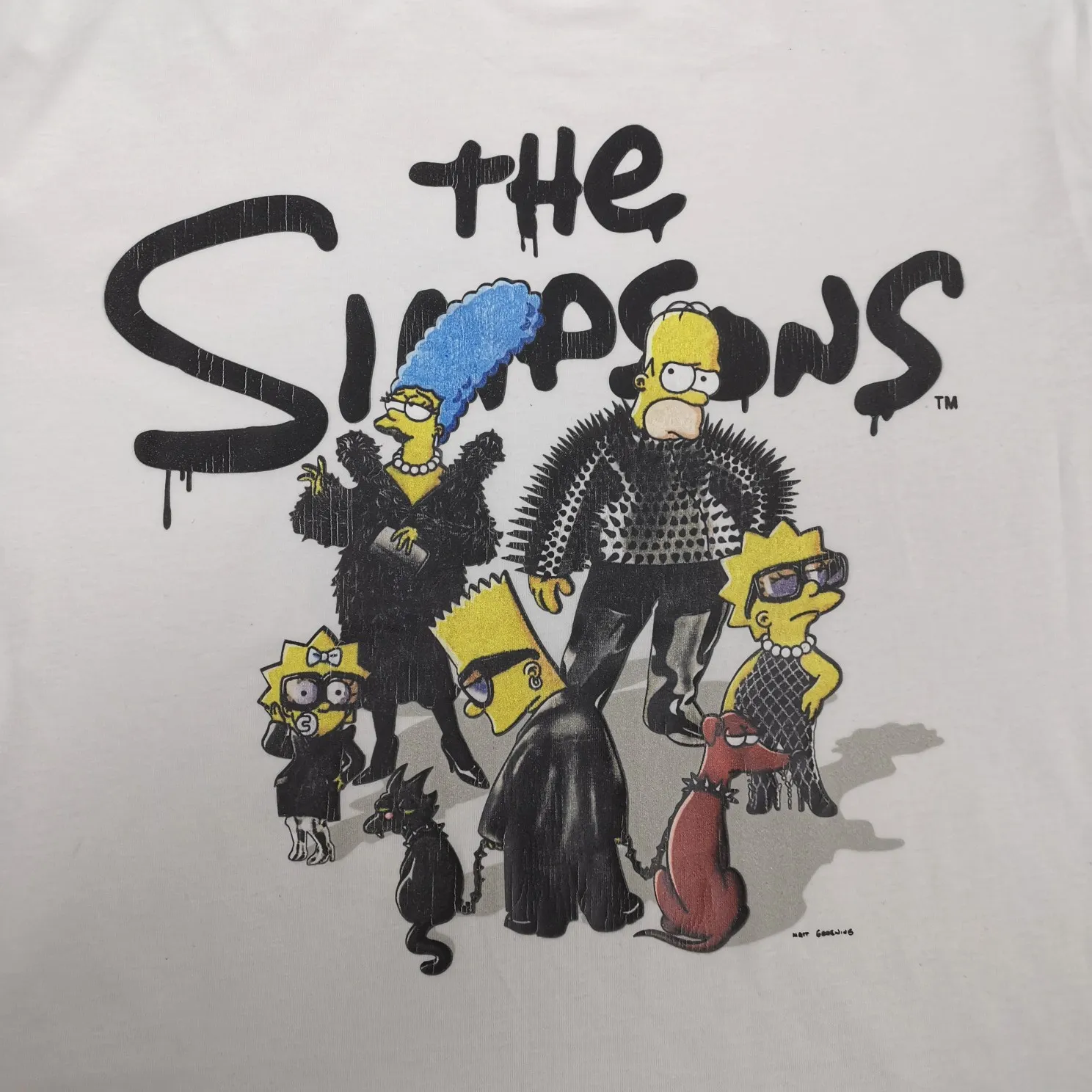 The new top-notch proven version, Balenciaga BALENCIAGA The Simpsons cartoon pattern burst pattern pure cotton loose loose short-sleeved T-shirt for men and women couples, the process uses Kangli printing cracking effect. The front panel printing glue bursting effect uses imported transparent slurry to scrape the bottom to make the printing bursting feel uniform. (PS: If this process is missing, the printing will easily fall off in large areas after cracking.) The embroidery at the hem uses a Tajima embroidery machine imported from Japan, which makes the size and spacing of the letters even, and the hollows of the letters will not be filled. Precise craftsmanship, full of details. The fabric is made of 24S 260g double yarn cotton fabric, brand new, washed, and labeled. Genuine products are consistent and synchronized, and coded authentic products are consistent and synchronized. Top tested version, accurate and flawless.  Color: Black White Yellow Blue Size: XS-L P:260