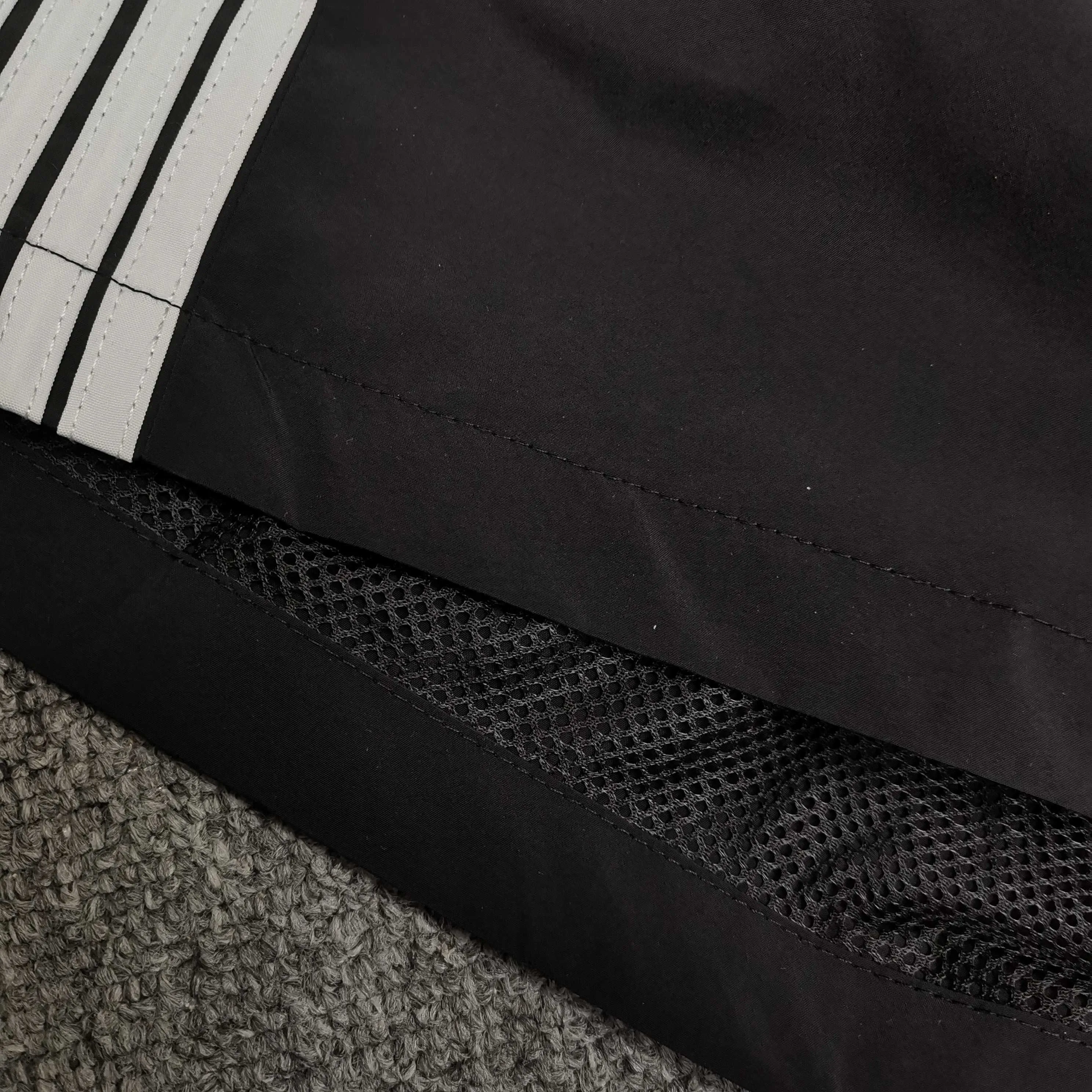 [Top version. Official website quality] BALENCI*GA/Paris classic LOGO embroidery, side drawstring nylon shorts, mesh lining, side splicing drawstrings, extra heavy craftsmanship. SS25 latest model. Research and development at the first time, different market currencies. Comparisons welcome. The fabric is made of nylon quick-drying custom-woven sports fabric, which is moisture-wicking and comfortable. The embroidery is done using imported Tajima embroidery machines. The pattern letters are clear, three-dimensional and without burrs. Different market currencies. Comparisons welcome. The version adopts a loose version. The same style for men and women. Color: Black Size: XS S M L P290