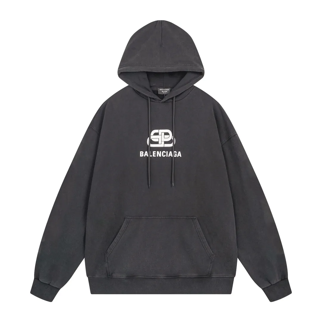 🅿️296 Detailed picture [Top version. Official website quality] BALENCI*GA/Paris. Classic style. Lock letter LOGO washed hooded sweatshirt. Brick cabinet synchronization.                       The fabric is made of Paris ZP custom-woven and dyed cotton sweatshirt. The weight is 450 grams. The cloth surface is clean. The cloth pattern is clear, soft and comfortable. The threads are dyed with no color difference. The classic pattern is printed with environmentally friendly imported materials and precision printing screens. The letters are clear and the effect is three-dimensional. It is garment-washable. Restore brick cabinet. The version adopts OS loose shoulder version. Same style for men and women. Code: BL238050 Color: washed black Size: XS S M L