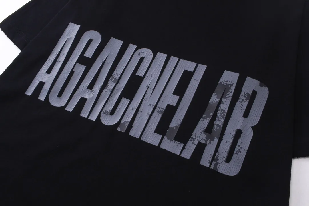 🅿️180 real photos [Top version. Official website quality] BALENCI*GA/Paris. SS24 latest model, Paris anti-letter art destruction crack print short-sleeved T-shirt. Brick cabinet synchronization. Genuine product development at the first time, happy to print and compare! The fabric is made of Paris ZP custom-woven and dyed cotton double yarn. Weighing 260 grams, the cloth surface is clean. The cloth pattern is clear, soft and comfortable. The threads are dyed with no color difference. The printing uses environmentally friendly imported materials. The letters are clear and the effect is three-dimensional. The version adopts OS loose shoulder design. Same style for men and women. Code: BL223398 Color: black, white Size: XS S M L