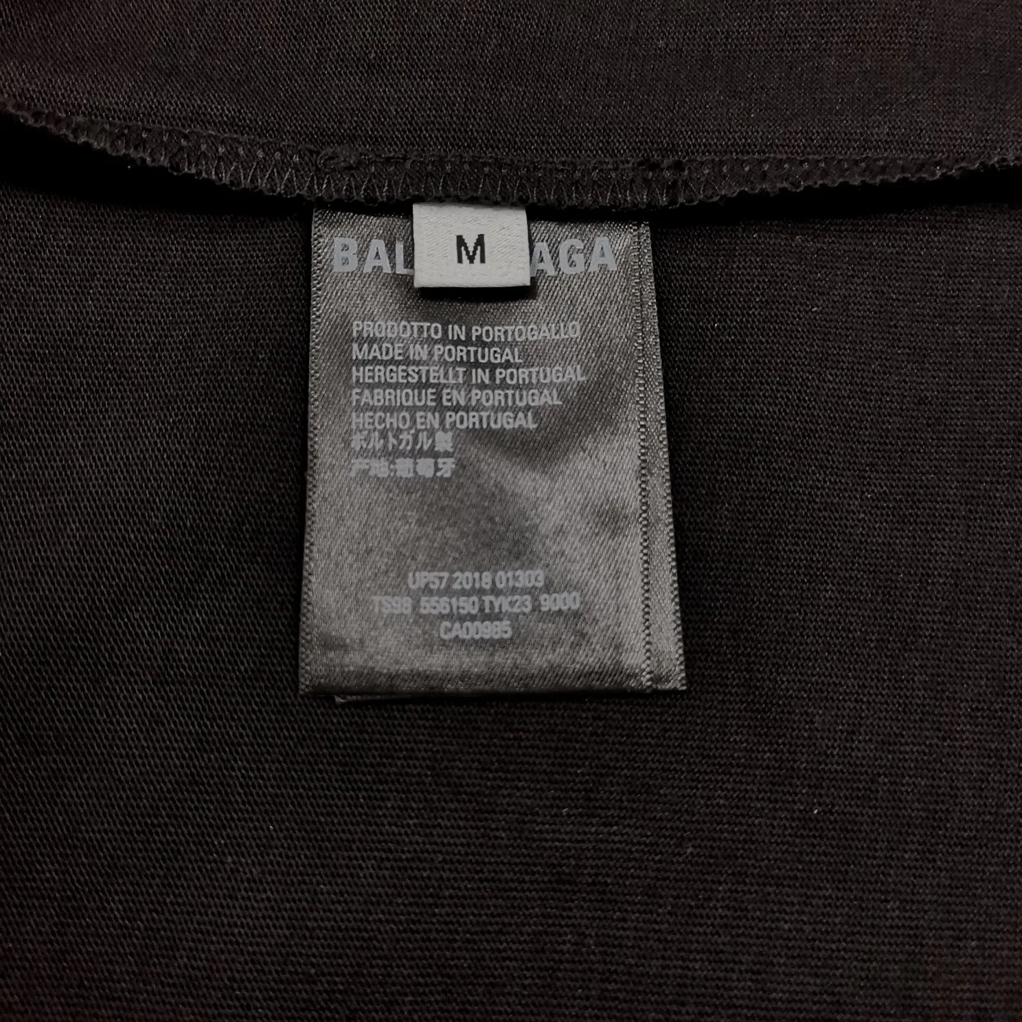 Top tested version BALENCIAGA plush thread hat rabbit pure cotton loose-fitting trendy short-sleeved T-shirt for men and women couples Customized woolen hat (with black label on it), the rabbit pattern is made of Kornit digital direct injection, with full color and clear texture, which fully brings out the plush texture of the rabbit. Ordinary digital machines cannot achieve this effect on black fabric, because the overlapping colors of black printing and black fabric will affect the three-dimensional sense of the picture. Only high-precision direct-injection machines can produce a plush picture. From the pictures, everyone can see the precision of the product restoration. The custom-woven 24S 260g double yarn fabric is sweat-absorbent, breathable, and has a full drape. The whole set of cabinets has the same accessories, coding, tags, main wheat, and washing. Top tested version! Color: Black Size: XS-L P:260