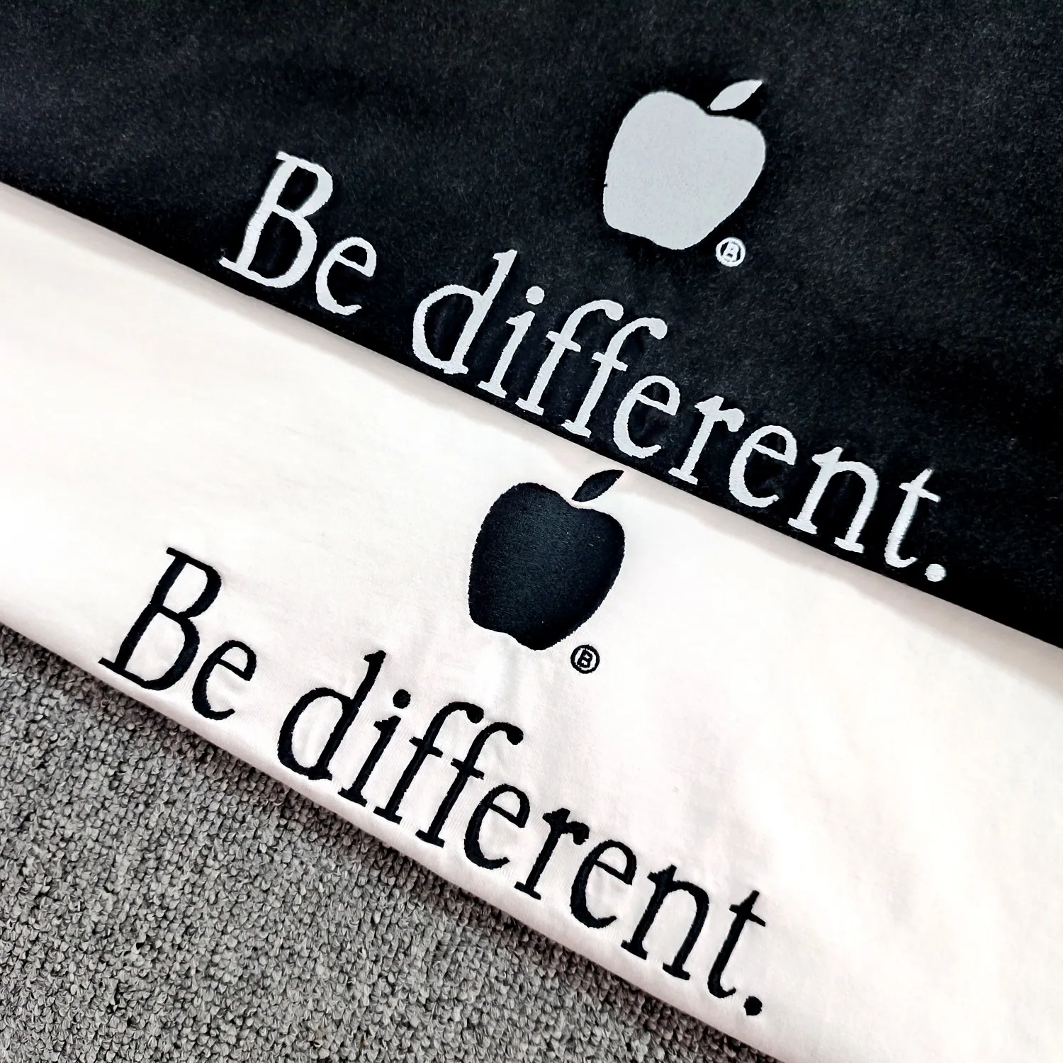 [New] Top version of Balenciaga BALENCIAGA's new BeDifferent series Apple logo embroidered letters, milk white male and female couple star's same style pure cotton bottoming short-sleeved T-shirt - using imported Tajima 10w needle machine embroidery, high-density embroidered letter hemming process, full details without tails, clear letters without connections‼ ️ - It took no less than dozens of light embroidery needle adjustments to achieve this satisfactory effect. Imported embroidery thread distinguishes the difference between low-end market and original version! -BLCG's latest Bedifferent series. You are unique and different from others. Always be yourself! New models are released every year. The milky white color is the new color this year. I didn’t hesitate to buy it as soon as I saw it. My upper body looks whiter. I love this color so much!  A full set of 1:1 customized accessories + Sydney paper with logo + new version of handbag at the counter + three labels for large products + Yuan version hangtag‼ ️ (PS: Each piece comes with a counter handbag. Due to the high cost, handbags are no longer provided for after-sales code changes. Please understand) The webbing on the back collar extends to the shoulders for reinforcement. The stitches are downturned at the joints. Imported elliptical machine with imported glue technology. Overall printing without tooth edges. 32s280g double yarn combed. Color: Milky white. Washed black. Size: XS-L P:260.