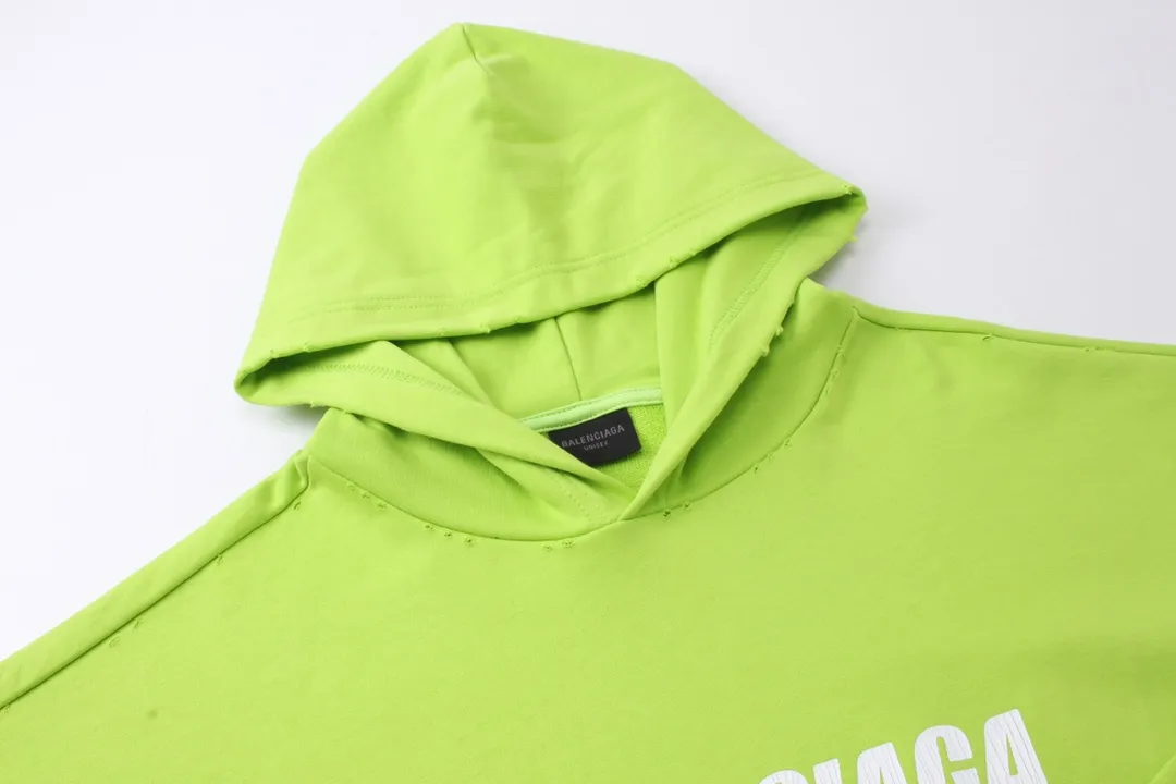 🅿️300 Detailed picture [Top version. Official website quality] BALENCI*GA/Paris. 2023 new style. Classic letter LOGO printed distressed hooded sweatshirt. Brick cabinet synchronization. The fabric is made of Paris ZP custom-woven and dyed cotton double yarn terry sweatshirt material. The weight is 450 grams, the cloth surface is clean. The cloth pattern is clear, soft and comfortable. The threads are dyed with no color difference. The classic pattern is printed with environmentally friendly imported materials and precision printing screens, with clear letters and three-dimensional effect. Restored brick cabinet. The garments are hand-worn and distressed by many people. They are very different from the market currency. You are welcome to compare. The version adopts the OS loose shoulder version. The same style for men and women. Coding: BL238008 Color: black, coffee, white, fruit green Size: XS S M L