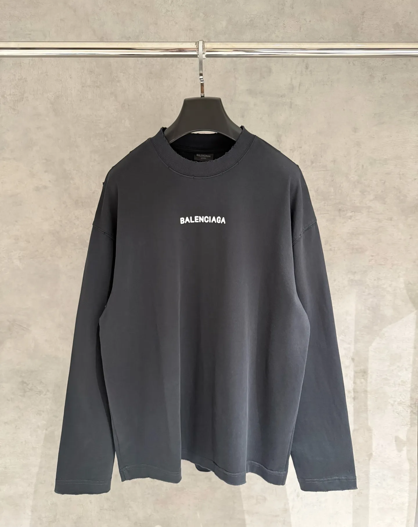 🅿️330 [Strict quality control] Balenciaga 25ss three-dimensional foam printed short-sleeved T-shirt. The fabric is made of 420 grams of pure cotton fabric with Salona thread. The pattern uses three-dimensional foam printing technology to perfectly present the original version. Ready-to-wear printing after washing. Full body positioning and frayed detail processing. Customized hardware. Thread. Accessories. Matching. Same style for men and women. Black, white and gray 3 colors. Code number: M-2xl.
