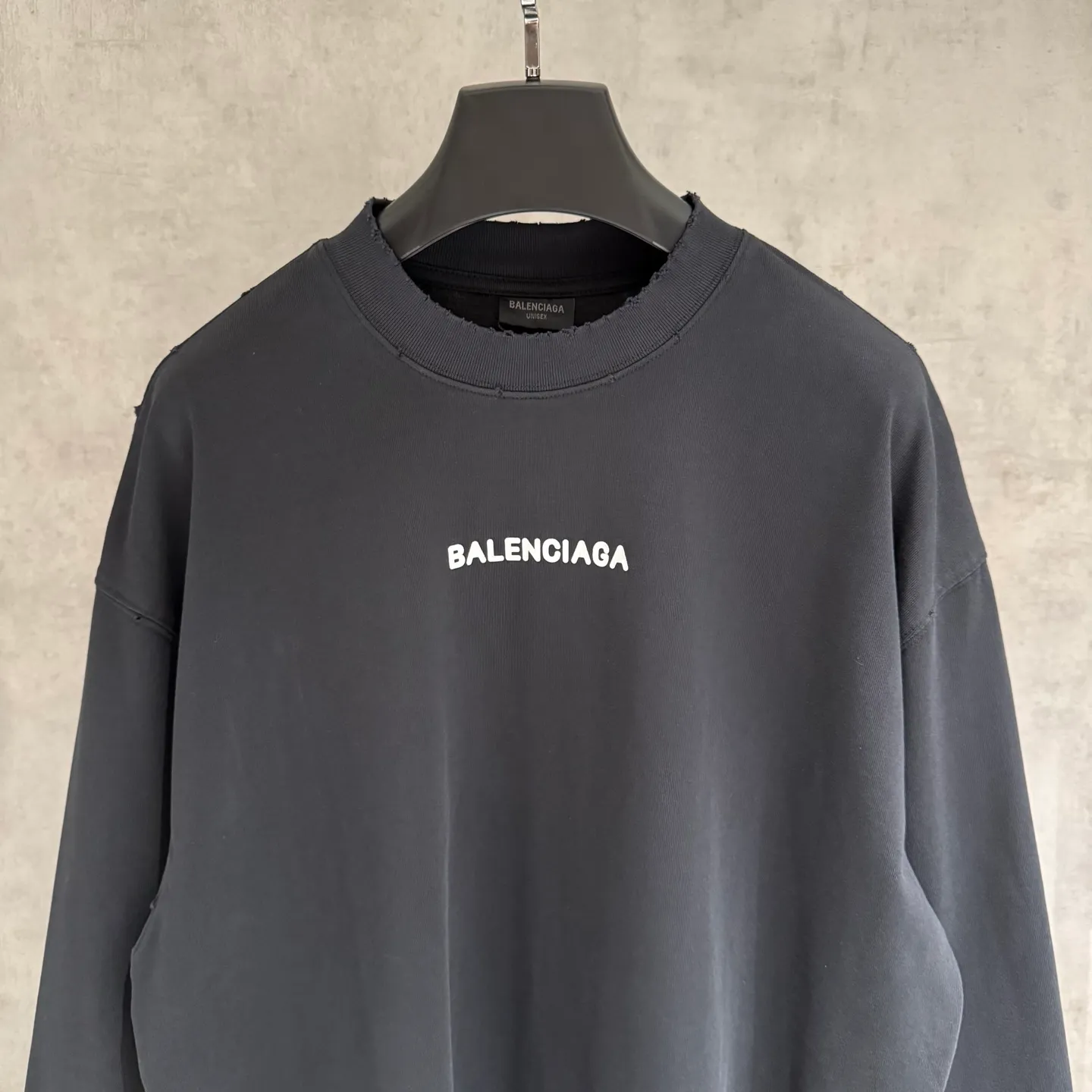🅿️330 [Strict quality control] Balenciaga 25ss three-dimensional foam printed short-sleeved T-shirt. The fabric is made of 420 grams of pure cotton fabric with Salona thread. The pattern uses three-dimensional foam printing technology to perfectly present the original version. Ready-to-wear printing after washing. Full body positioning and frayed detail processing. Customized hardware. Thread. Accessories. Matching. Same style for men and women. Black, white and gray 3 colors. Code number: M-2xl.