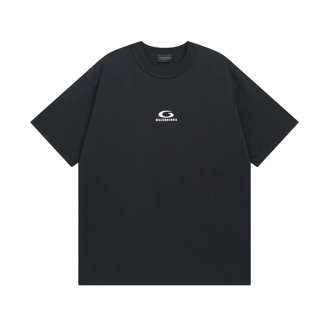 🅿️194 Real photos [Top version. Official website quality] BALENCI*GA/Paris #2025 new LOOP SPORTS letter LOGO short-sleeved T-shirt with embroidery on the chest. The ready-made garment is stitched on the reverse side, full of design. Welcome to compare. The fabric is made of Paris ZP custom-woven and dyed cotton double yarn, weight 260 grams, clean cloth surface, clear cloth pattern, soft and comfortable. The threads are dyed with no color difference. The classic letter LOGO is embroidered using imported Tajima embroidery machine. The letters are clear and the effect is three-dimensional. Restore the brick cabinet, adopt OS loose shoulder style. Same style for men and women. Code: BL253616 Color: Black Size: XS S M L
