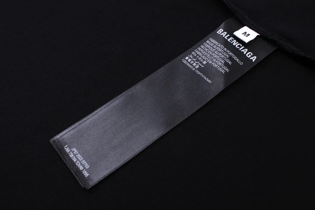 🅿️250 BALENCI*GA Paris blurred letter logo printed distressed long sleeves. The fabric is made of Paris custom-woven and dyed double-yarn pure cotton. The weight is 280g. The thread is custom-woven and dyed without color difference before and after. The printing uses environmentally friendly imported materials and printing dot direct injection technology. Two high-temperature setting washes. os dropped shoulders and loose version. Same style for men and women -Color: black, off-white -SIZE: XS S M L Style No. 8605#