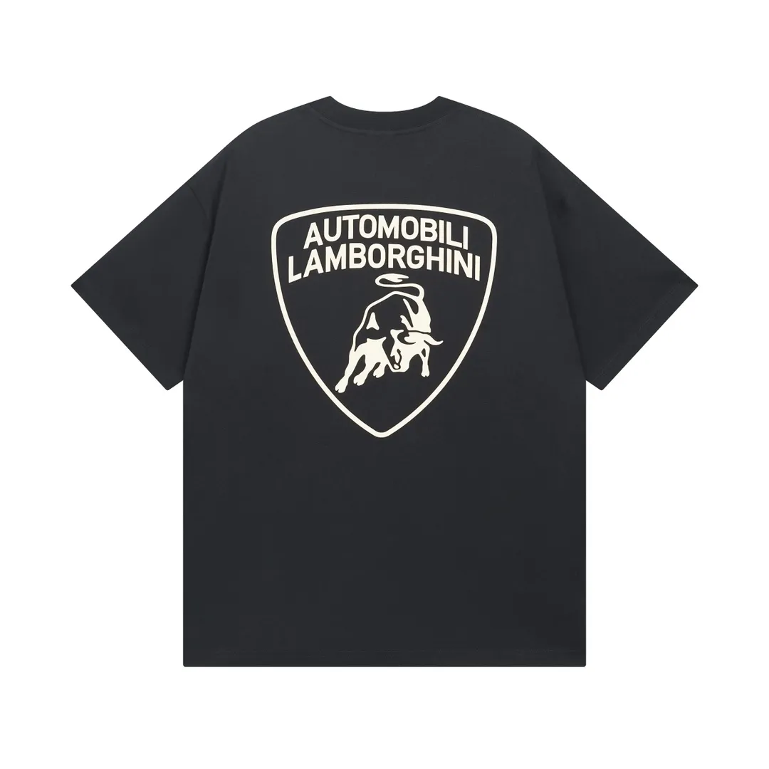 🅿️174 Real photos [Top version. Official website quality] BALENCI*GA/Paris co-branded Lamborghini Lamborghini front and back graphic LOGO printed short-sleeved T-shirt # SS25 latest style. Research and development at the first time, different market currencies. Comparisons welcome. The fabric is made of Paris ZP custom-woven and dyed cotton double yarn. Weighing 260 grams, the cloth surface is clean. The cloth pattern is clear, soft and comfortable. The threads are dyed with no color difference. The printing uses imported environmentally friendly glue printing. The pattern letters are clear, three-dimensional and without burrs. Jubie market produces pictures based on pictures. Welcome to compare. The version adopts OS loose shoulder design. Same style for men and women. Code: BL253637 Color: Black Size: XS S M L
