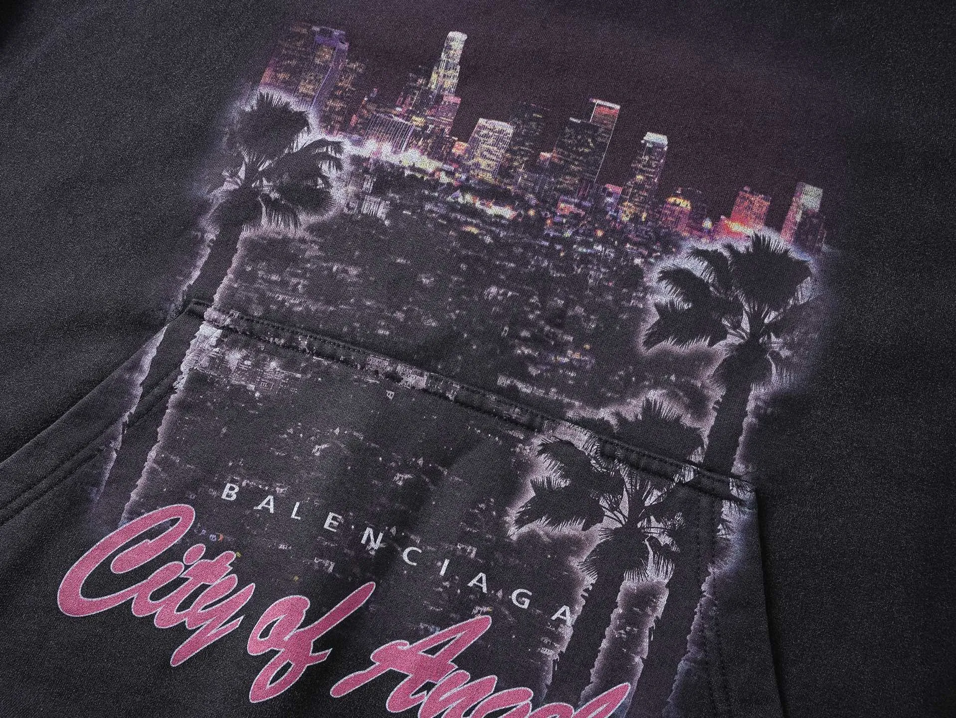 🅿️390 BALENCI*GA Paris Los Angeles night view hooded long-sleeved sweatshirt. The front pattern is directly sprayed by computer. The ready-made clothes are washed and aged. The letters are clear. The effect is three-dimensional. Exclusively woven and dyed 460g fabric. Threads are dyed in the same vat with zero color difference. Brick cabinet synchronization. Welcome to compare. Same style for men and women -Color: washed black, apricot -SIZE: Xs S M L style number 8966#