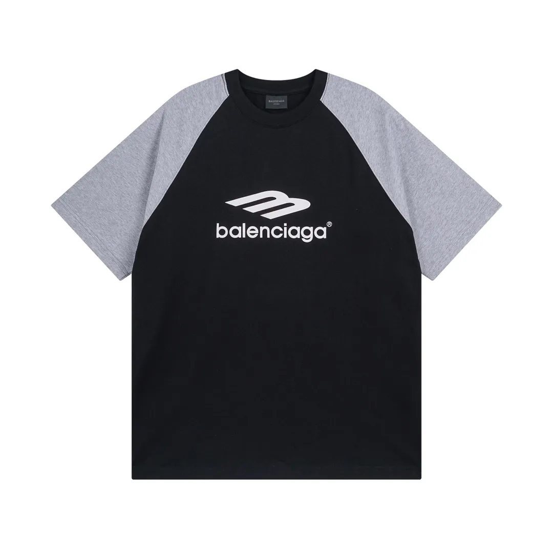 🅿️174 Detailed picture [Top version. Official website quality] BALENCI*GA/Paris #2024 new style 3m letters classic LOGO raglan color matching new short-sleeved T-shirt. #2024 Spring and Summer Brick Cabinet Synchronization Welcome to compare. The fabric is made of Paris ZP custom-woven and dyed cotton double yarn, with a weight of 260 grams. The cloth surface is clean. The cloth pattern is clear, soft and comfortable. The threads are dyed with no color difference. The classic letter LOGO is printed with imported environmentally friendly glue. The letters are clear and the effect is three-dimensional. Restore the brick cabinet, adopt OS loose shoulder style. Same style for men and women. Code: BL223351 Color: black. Size: XS to L