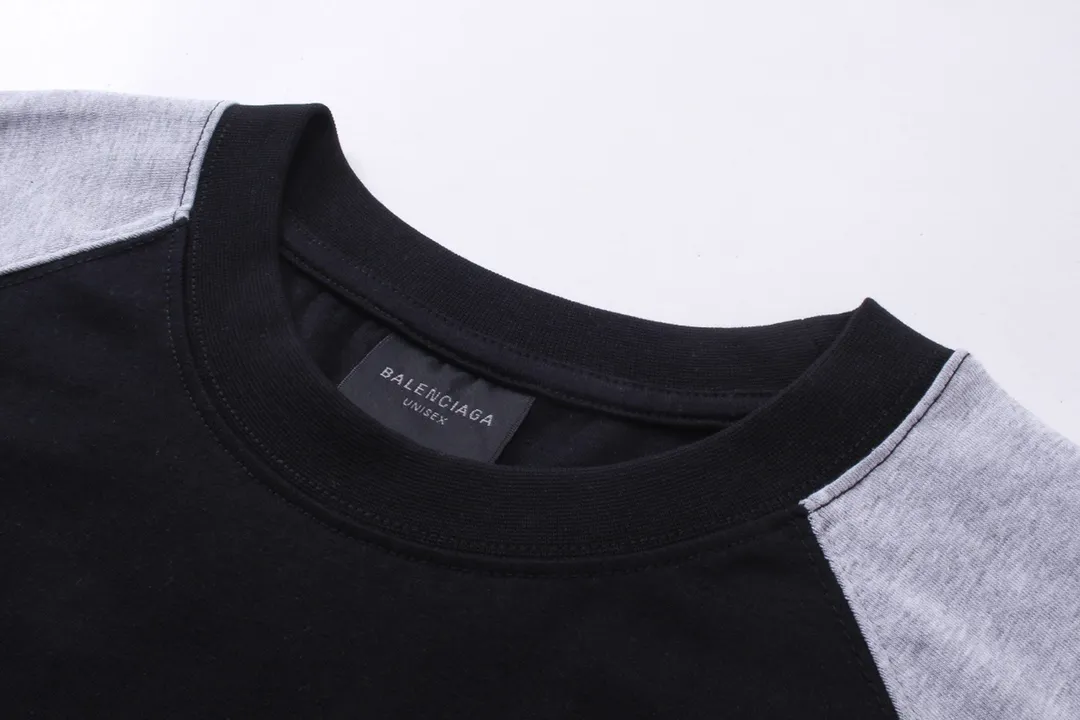 🅿️174 Detailed picture [Top version. Official website quality] BALENCI*GA/Paris #2024 new style 3m letters classic LOGO raglan color matching new short-sleeved T-shirt. #2024 Spring and Summer Brick Cabinet Synchronization Welcome to compare. The fabric is made of Paris ZP custom-woven and dyed cotton double yarn, with a weight of 260 grams. The cloth surface is clean. The cloth pattern is clear, soft and comfortable. The threads are dyed with no color difference. The classic letter LOGO is printed with imported environmentally friendly glue. The letters are clear and the effect is three-dimensional. Restore the brick cabinet, adopt OS loose shoulder style. Same style for men and women. Code: BL223351 Color: black. Size: XS to L