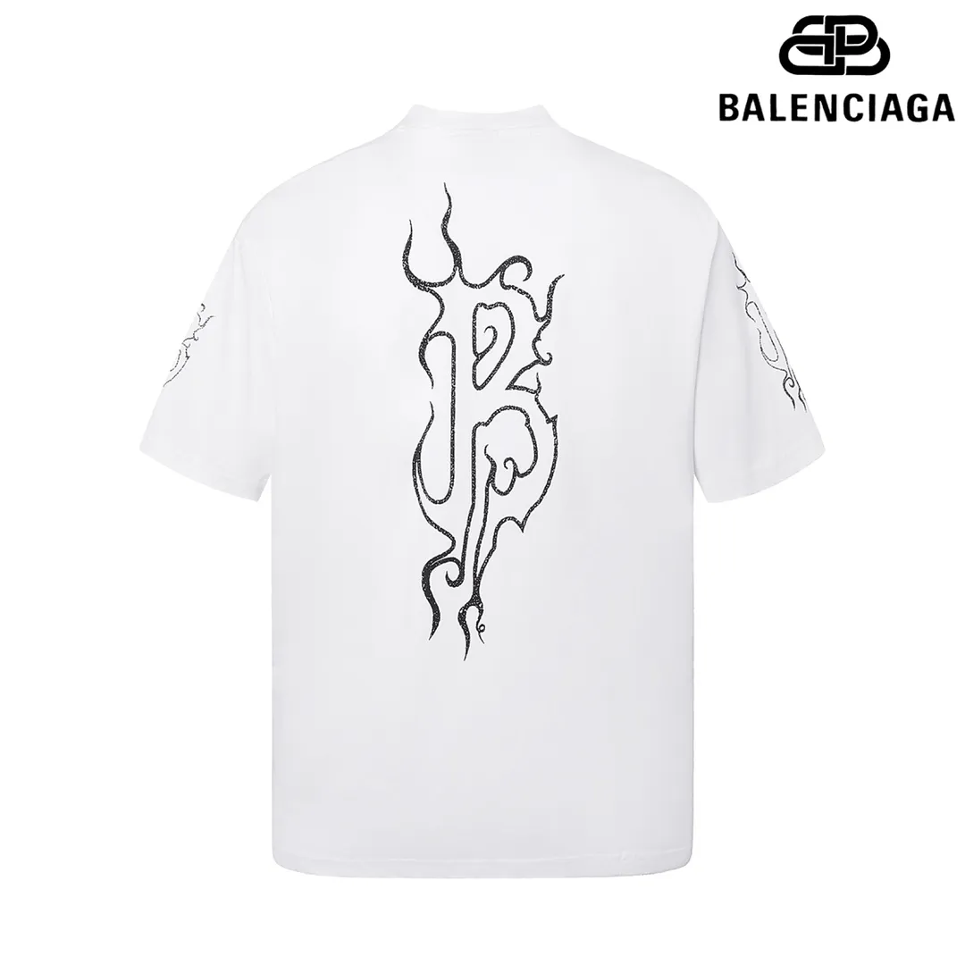 🅿️160 9123# Detailed picture Top version [[BALENCIA*GA] official website quality Paris new flame letters Sanskrit thunder LOGO destruction short-sleeved T-shirt OS version loose dropped shoulders Unisex style Fabric: 260 grams 100% cotton double yarn Technology: front and rear left and right sleeve printing Garment wash worn distressed fixed color Color: white Size: XS S M L