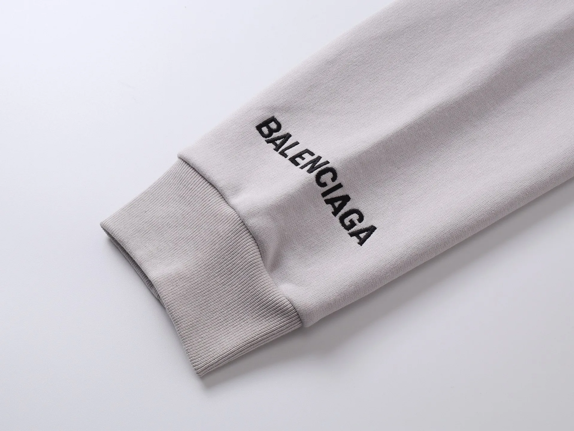 🅿️420 BALENCI*GA Paris hitg there+dripley artistic hooded zipper sweatshirt. The back pattern is printed with computer direct printing. Luminous effect. The sleeves are finely embroidered with imported Tajima embroidery machine. Customized matching hardware. Clear letters. Three-dimensional effect. Exclusively pattern-woven and dyed 460g fabric. Threads are dyed in the same cylinder with zero color difference. Brick cabinet synchronization. Welcome to compare. Same style for men and women -Color: floral gray -SIZE: Xs S M L style number 8981#