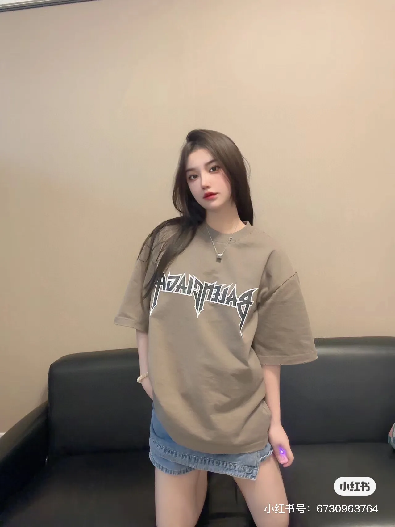 🎀Hot model pictures🎀 Top tested version BALENCIAGA 23ss Paris new old and worn limited edition rock band male and female couple star same style pure cotton short-sleeved T-shirt Metallica Tees has been in 2005 since the last retro 90s Metallica rock band series. The fabric is custom-woven and dyed from 320g high-density combed cotton. The only two washes on the market ensure the restoration of the original feel. BB letters are automatically printed using an elliptical machine. Stable printing temperature ensures the same effect as the original version. The cracked texture is natural and classy. Heavy washing and sanding process/neckline/cuffs/hemm fraying and hole treatment. Ready-to-wear clothes are washed twice. Highly restore the color of YB finished products. Customers will naturally understand. This effect is extremely costly. Exclusive high quality. The texture is different from market currency. Welcome to compare, same style for men and women -Color: Camel -SIZE: Xs S M L P:270