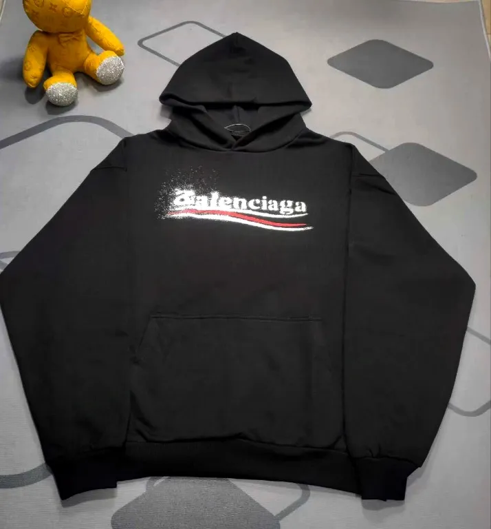 The top version of Balenciaga SS24 Coke Logo blur printed hooded sweatshirt. Loose fit. Same style for men and women. 440g double-ply large terry fabric dyed in the same vat. The fabric can weigh up to 460g. It feels very comfortable. The latest brick cabinets in autumn and winter are in sync. Fashionable and individual. A super versatile and good-looking sweatshirt. Very suitable for both men and women. A must-have style. Hang tag. Collar label. Washed wheat. Complete with three labels. Packaging Sydney paper. [1:1 original creation with high control of details] Fabric: 440g double-strand large terry Color: Black White Size: XS-L P:430