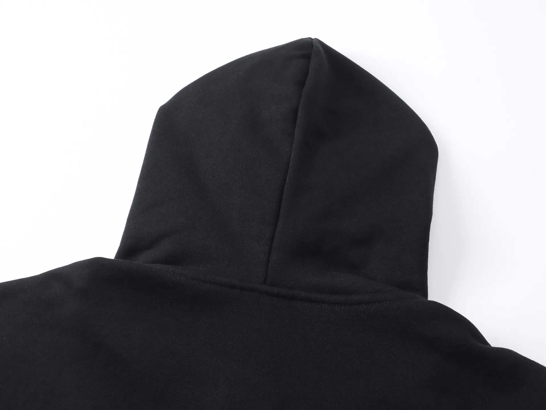🅿️370 photos [Top version. Official website quality] BALENCI*GA/Paris. 2025 new model. Co-signed by WFP. Foam three-dimensional printed hooded zipper cardigan sweatshirt with front and rear panels, left and right sleeves. Brick cabinets are synchronized. Genuine products are developed at the first time, and you can print and compare! The fabric is made of Paris ZP custom-woven and dyed cotton sweatshirt. Weighing 460 grams, the cloth surface is clean. The cloth pattern is clear, soft and comfortable. The threads are dyed with no color difference. The printing uses imported glue foam printing, the letters are clear and the effect is three-dimensional. The version adopts OS loose shoulder design. Same style for men and women. Code: BL259918 Color: Black Size: XS S M L