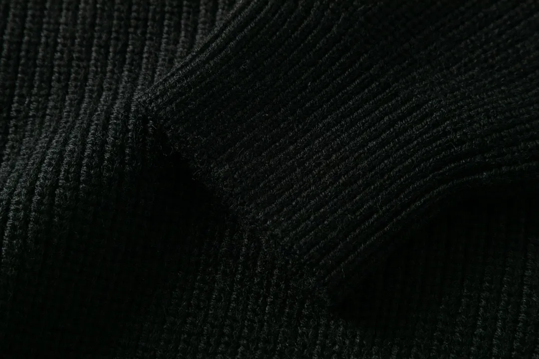 🅿️310 BALENCIAGA/Balenciaga new fall and winter sweater. Heavy workmanship. 100% wool jacquard LOGO sweater, new at the counter at the same time. Customized washing label. You can refer to the genuine product. 380g large terry fabric. Complete set of accessories. The texture is clearly visible. Customized fabric. Bright color. Perfectly close to the original version. The highest version. Size: S-L