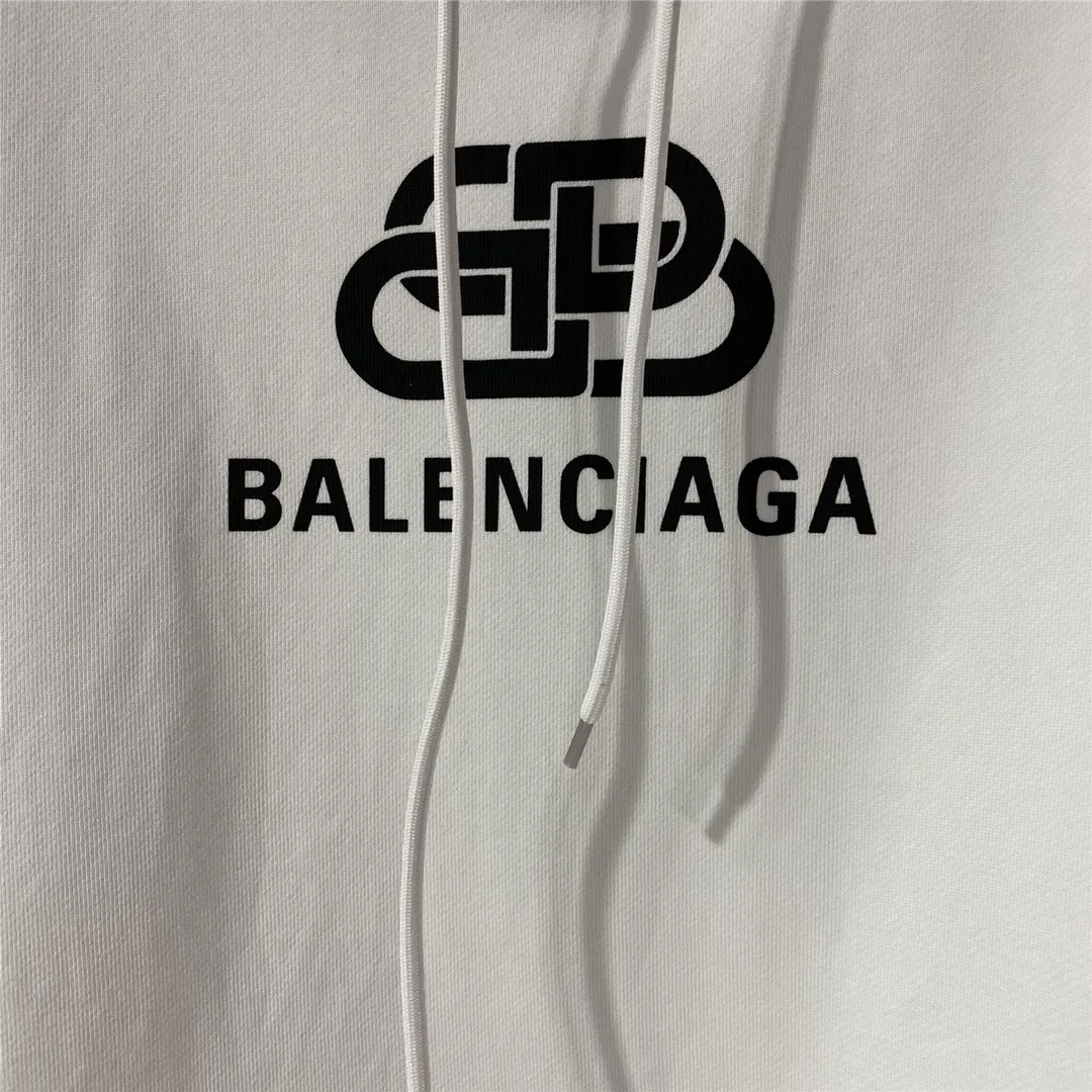 Top tested version Balenciaga BALENCIAGA haze blue lock print hooded sweatshirt [Top tested version] The only correct haze blue snowflake color on the entire network‼ ️Super white and high-end color... -Full set of 1:1 customized original accessories packaging (with logo Sydney paper + new moderator mark + washing + original hangtag) -The entire sweatshirt is made of 460 grams of pure cotton large terry, and the wet weight can reach 480 grams, full of thickness -Note ⚠️This year's Balenciaga hoodie uses embroidered phoenix eyes on the hood‼ ️Eliminating the previous hardware eyes, this is also a detail that distinguishes low-end versions on the market‼ ️The whole piece of clothing, hat rope, thread, and fabric are produced in the same vat with 0 color difference - imported elliptical machine printing is used. Each printing is neatly aligned and the overall printing has no edges. I make every piece of clothing with conscience and strive for excellence in every link. Just to sell a piece of clothing and retain a customer. Although our products are a little more expensive than others, the expensive money is kept in the clothes and is definitely not imported into my pocket.  Color: White Size: XS-L P:410