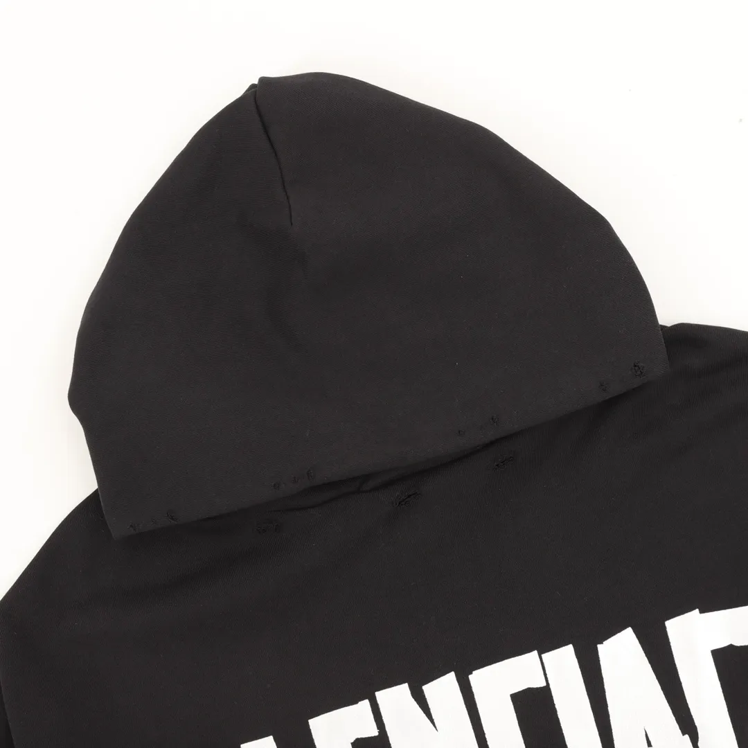 🅿️560 balenciaga/balenciaga masking tape hoodie R&D in-house. It took 45 days to purchase the original version. The fabric is made of custom-made 480g combed cotton fabric. The drape and stiffness of the fabric are very cool. The tape letters on the chest are digitally printed with direct injection technology. The letters on the back are screen-printed with glue. The texture is very good. The color is in place. It is worn, washed and sprayed. Hand-cut and stir-fried with salt. Extremely heavy-duty. The texture is invincible. Brand new 23 new version, you can feel the incomparable details when you get it. Size: S-L