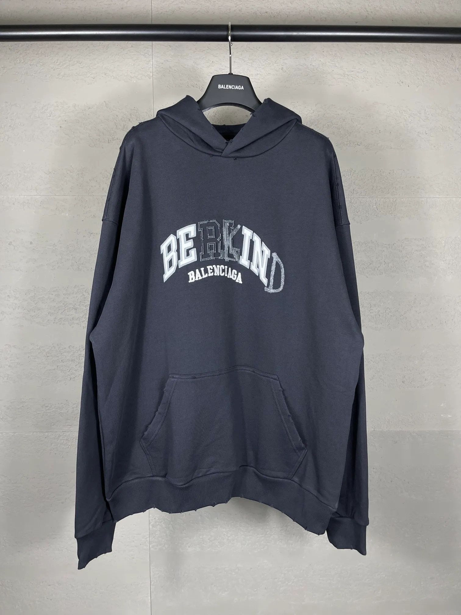 🅿️330 real photos [Top version. Official website quality] BALENCI*GA/Paris BALENCI*GA#2024 latest model, classic letter LOGO graffiti. Toothbrush embroidery ready-to-wear distressed hooded sweatshirt. Brick cabinet synchronization. Genuine products are developed and developed in the first time. Welcome to compare! The fabric is made of Paris ZP custom-woven and dyed cotton sweatshirt. The weight is 450 grams. The cloth surface is clean. The cloth pattern is clear. It is soft and comfortable. It has good color fastness and is not easy to change color. The threads are woven and dyed with no color difference. The embroidery is done using imported Tajima embroidery machines. Over 10W needlework and extremely complex craftsmanship. The effect is three-dimensional and the lines are clear. No rough edges and lines. Ultra-high-tech embroidery. The hand-painted worn-out effect of ready-made garments. The version adopts OS loose shoulder design. Same style for men and women. Code: BL238030 Color: Dark blue gray. Floral gray. Washed blue Size: XS S M L