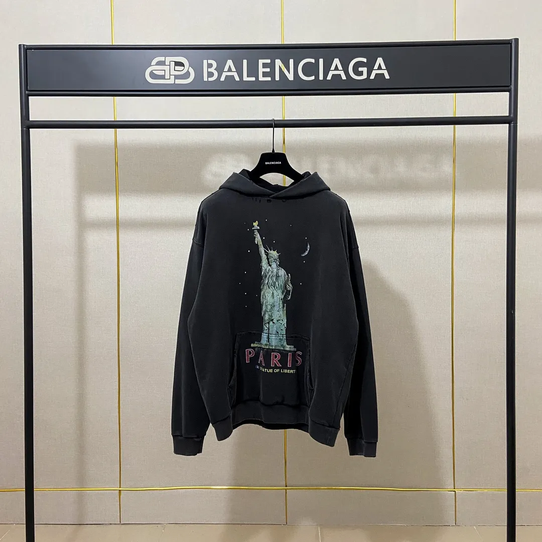 🅿️330 7112# Actual photo Top version [BALENCIA*GA] Official website quality Paris's new Lady Liberty series hooded sweatshirt OS version Loose dropped shoulders Unisex style Fabric: 480g 100% cotton terry David sweater Technology: Front panel digital direct printing Garment wash Worn Old Shape Solid color Color: Washed black Size: XS S M L