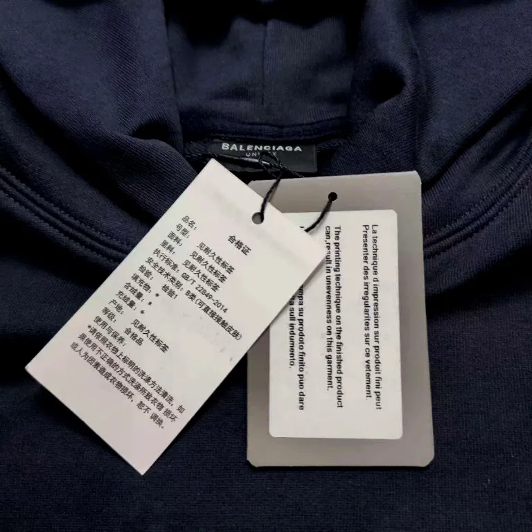 [New arrival] BALENCIAGA/Large 3m embroidered hooded sweatshirt. The embroidery distinguishes Tajima's machine from Niu 90,000 needle embroidery. It is full of details. It is really hard to restore the authentic details. The fabric is made of 480g pure cotton David sweater. It is full of thickness. Thousand needle embroidery process. Threads, cuffs and hems are all three standards for large products. Comparison is welcome. The version adopts OS loose shoulder design. Same style for men and women. Color: Black White Size: XS-L P:490