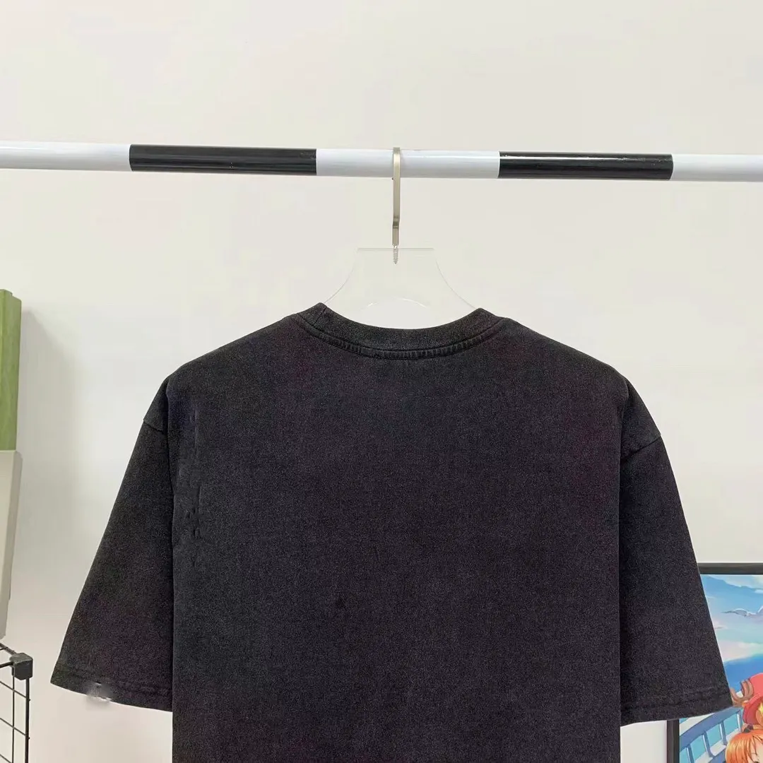 [New arrival] The top-end and tested version of Balenciaga SS21 Rammstein short-sleeved T-shirt is limited to Balenciaga Rammstein portrait short-sleeved T-shirt. Custom-woven and dyed 280g vulcanized black fabric. The weight of the fabric after washing is up to 300+g / imported Tajima embroidery with clear letters / ready-made sand-fried technology makes the fabric slightly white. The whole body is broken. It is so trendy, contemporary, versatile and stylish! /Printing process: Kornit digital printing direct-injection white color is produced at the same time. There are few such machines and technologies in China! It will definitely not fall off. After being soaked in water at 70 degrees for 40 minutes, it did not fall off even after being rubbed with a hand! / The wash labels on the collar are all limited numbers [1-400 numbers] to ensure that each piece of clothing has a different number and is unique! / It takes a full month and a half from getting the sample to the finished product. You can imagine how difficult it is and our original intention. We never waver and must be authentic. Every piece of clothing is only shown to everyone after passing the inspection!  Quantity available, please take advantage of it! This is not just clothes, it is art and pursuit! OverSize version SIZE: XS-L P:270
