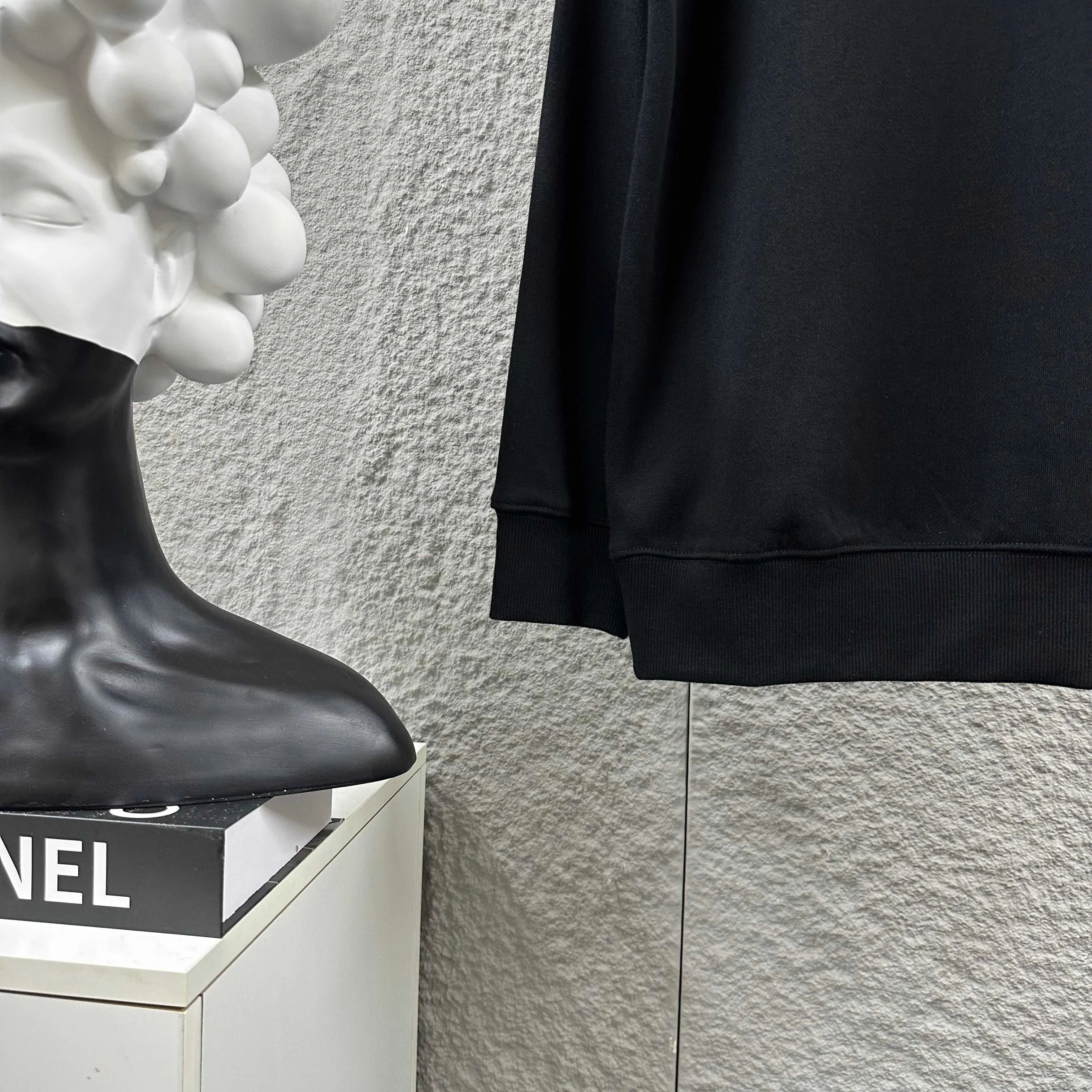 🅿️260 BALENCI*GA Paris 2025 early autumn and winter new long-sleeved sweatshirt Classic letter three-dimensional foam + pearl craft Customized terry fabric Round neck pullover Unisex style Color: Black White Size: S (90-130 catties) M (120-150 catties) L (140-165 catties) XL (160-180 catties) XXL (180-210 pounds)