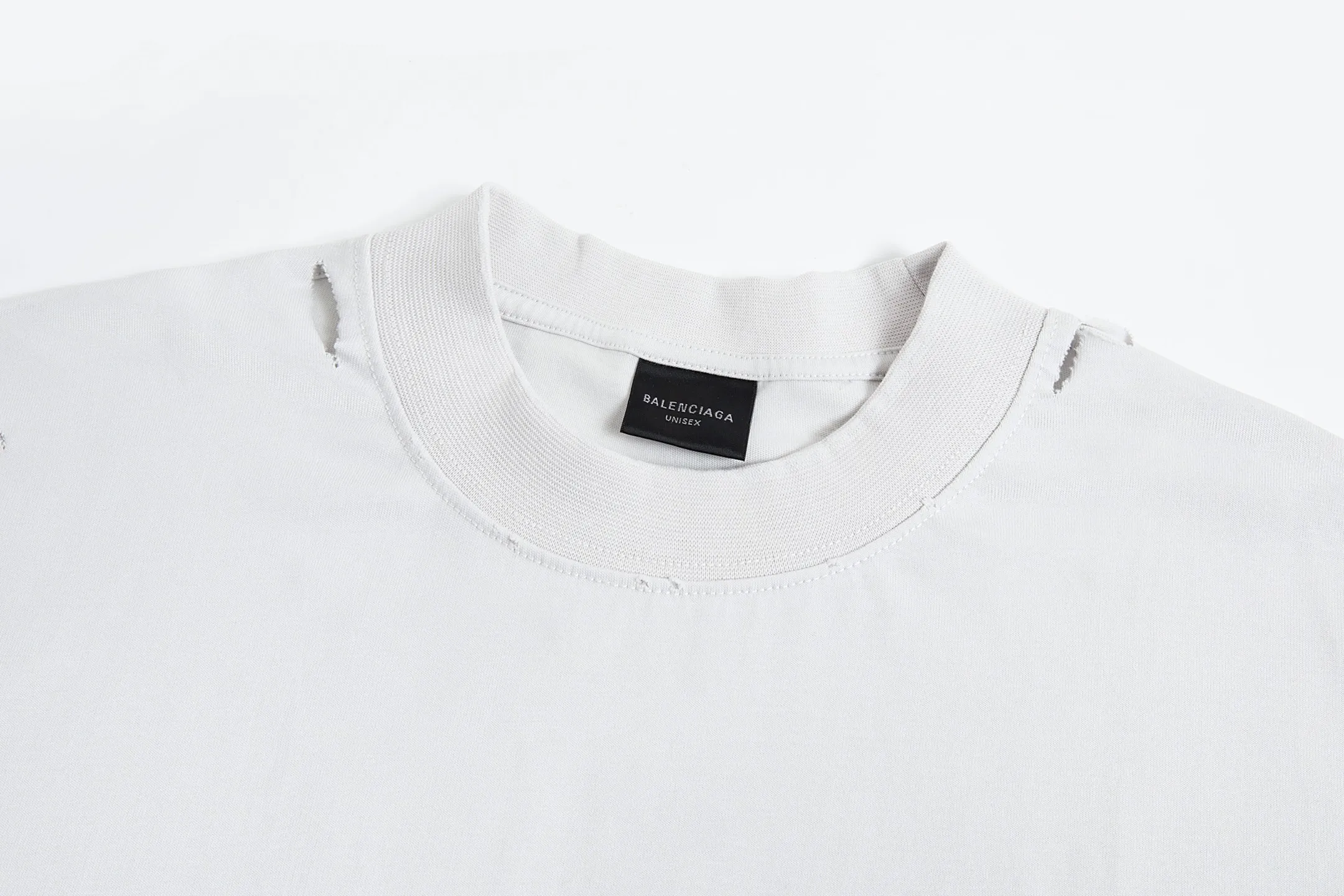🅿️180 9189# Detailed picture Top version [[BALENCIA*GA] official website quality Paris's new Chinese Valentine's Day limited edition short-sleeved T-shirt OS version Loose dropped shoulders Unisex style Fabric: 260g 100% cotton double yarn Process: Front and back digital direct printing Garment wash Frayed Distressed Styling Solid color Color: Washed black off-white Size: XS S M L