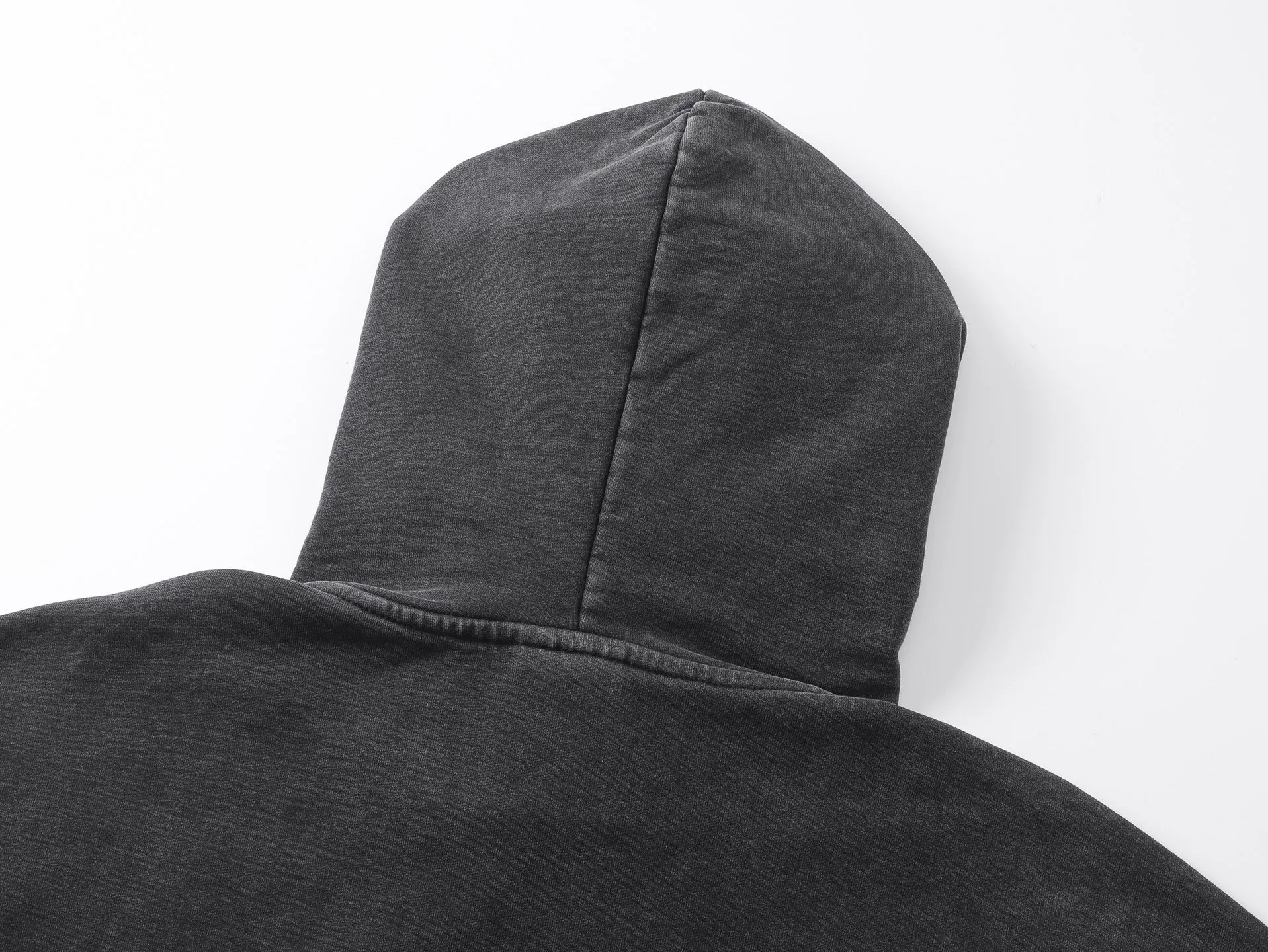 🅿️346 Detailed pictures [Top version. Official website quality] BALENCI*GA/Paris. 25ss latest model. Paris English color LOGO foam printed washed and worn hooded sweatshirt. The brick cabinet is synchronized. The fabric is made of Paris ZP custom-woven and dyed cotton sweatshirt, with a weight of 460 grams. The cloth surface is clean. The cloth pattern is clear, soft and comfortable, and the threads are dyed with no color difference. The classic pattern is foam printed using environmentally friendly imported materials, with clear letters and a strong three-dimensional feel. Restored brick cabinet. The garments were washed and aged, and polished by many hands. Produced by ultra-heavy craftsmanship, the market currency is very different, welcome to compare. The version adopts OS loose shoulder design. The same style for men and women. Code: BL259928 Color: Washed black, floral gray Size: XS S M L