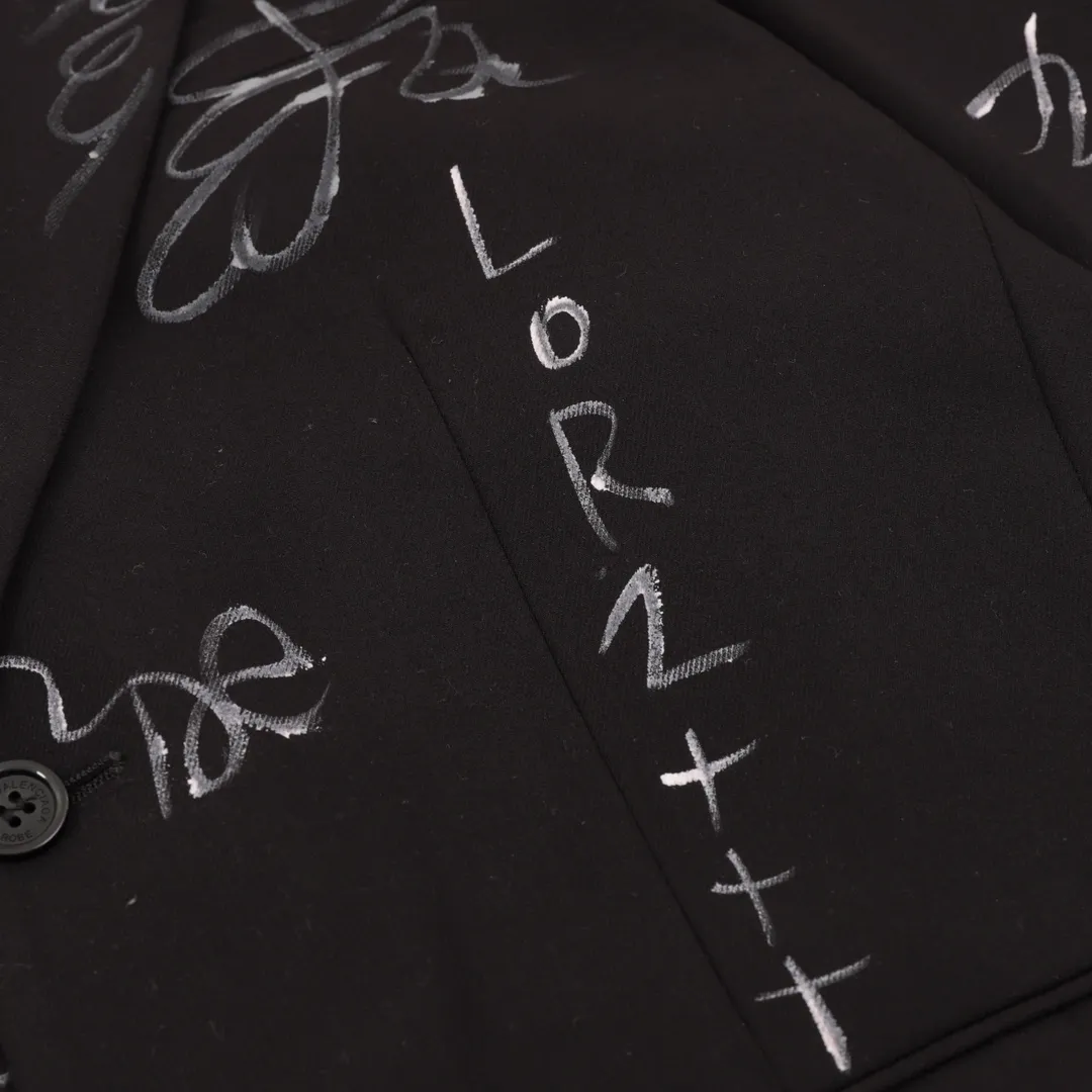 🅿️740 Balenciaga/Balenciaga New Graffiti Jacket Suit Made of wool fabric imported from Italy, large-profile cut with lapel collar shoulder pads, left sleeve decorated with b logo rubber label Ready-to-wear, fully handmade graffiti painting, unisex style, same style for men and women, purchasing version: black gray Size: S-L