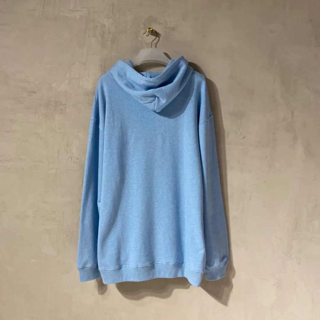 Top tested version Balenciaga BALENCIAGA haze blue lock print hooded sweatshirt [Top tested version] The only correct haze blue snowflake color on the entire network‼ ️Super white and high-end color... -Full set of 1:1 customized original accessories packaging (with logo Sydney paper + new moderator mark + washing + original hangtag) -The entire sweatshirt is made of 460 grams of pure cotton large terry, and the wet weight can reach 480 grams, full of thickness -Note ⚠️This year's Balenciaga hoodie uses embroidered phoenix eyes on the hood‼ ️Eliminating the previous hardware eyes, this is also a detail that distinguishes low-end versions on the market‼ ️The whole piece of clothing, hat rope, thread, and fabric are produced in the same vat with 0 color difference - imported elliptical machine printing is used. Each printing is neatly aligned and the overall printing has no edges. I make every piece of clothing with conscience and strive for excellence in every link. Just to sell a piece of clothing and retain a customer. Although our products are a little more expensive than others, the expensive money is kept in the clothes and is definitely not imported into my pocket.  Color: Haze Blue Size: XS-L P:430