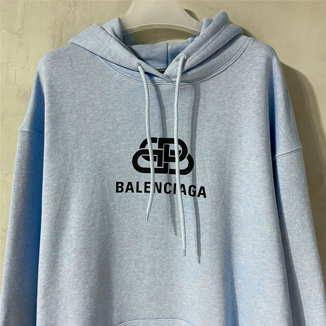 Top tested version Balenciaga BALENCIAGA haze blue lock print hooded sweatshirt [Top tested version] The only correct haze blue snowflake color on the entire network‼ ️Super white and high-end color... -Full set of 1:1 customized original accessories packaging (with logo Sydney paper + new moderator mark + washing + original hangtag) -The entire sweatshirt is made of 460 grams of pure cotton large terry, and the wet weight can reach 480 grams, full of thickness -Note ⚠️This year's Balenciaga hoodie uses embroidered phoenix eyes on the hood‼ ️Eliminating the previous hardware eyes, this is also a detail that distinguishes low-end versions on the market‼ ️The whole piece of clothing, hat rope, thread, and fabric are produced in the same vat with 0 color difference - imported elliptical machine printing is used. Each printing is neatly aligned and the overall printing has no edges. I make every piece of clothing with conscience and strive for excellence in every link. Just to sell a piece of clothing and retain a customer. Although our products are a little more expensive than others, the expensive money is kept in the clothes and is definitely not imported into my pocket.  Color: Haze Blue Size: XS-L P:430